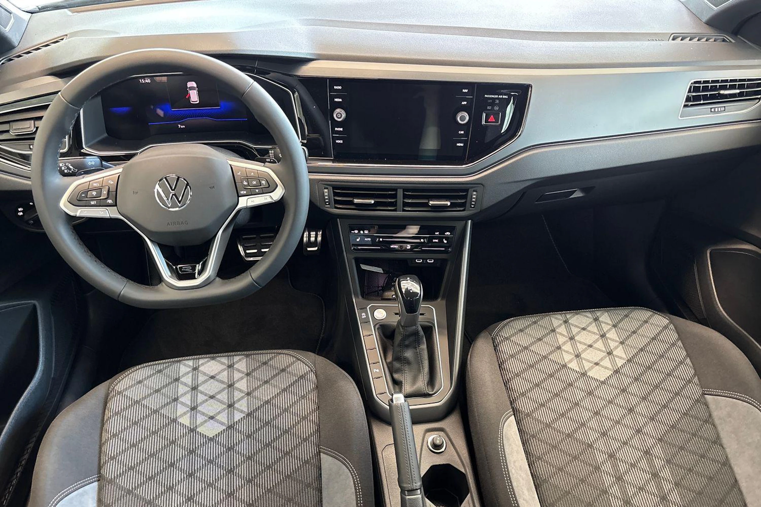 harmaa Volkswagen Taigo 2026 kuva 7.