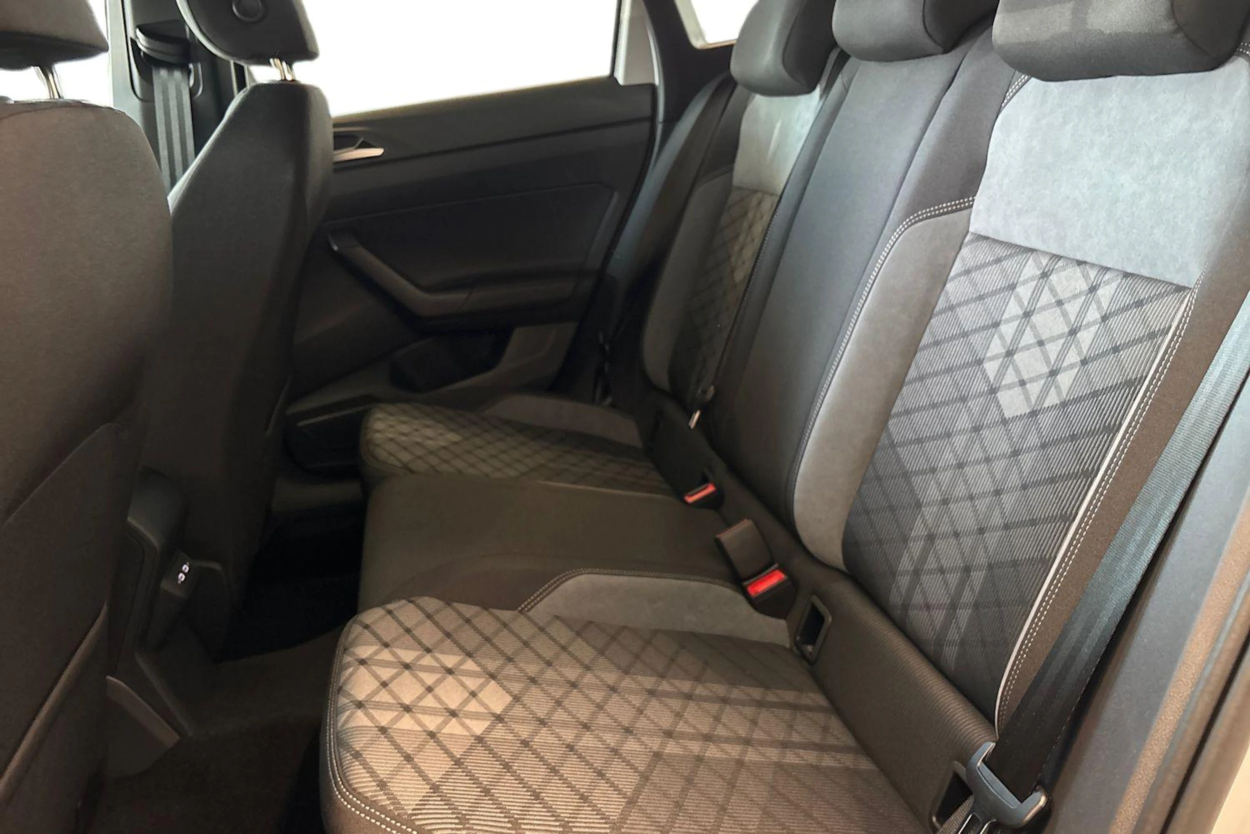harmaa Volkswagen Taigo 2026 kuva 8.