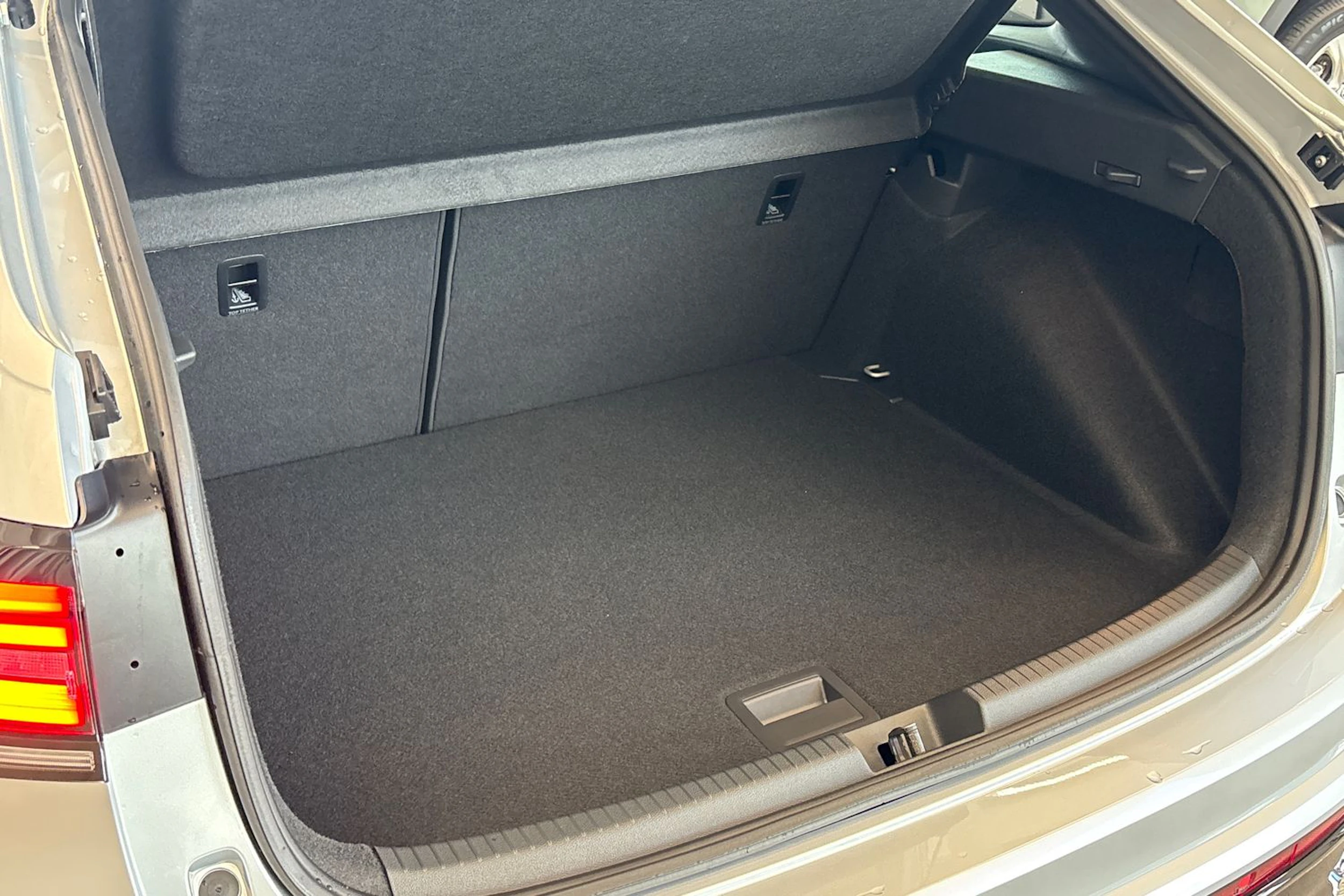 harmaa Volkswagen Taigo 2026 kuva 15.