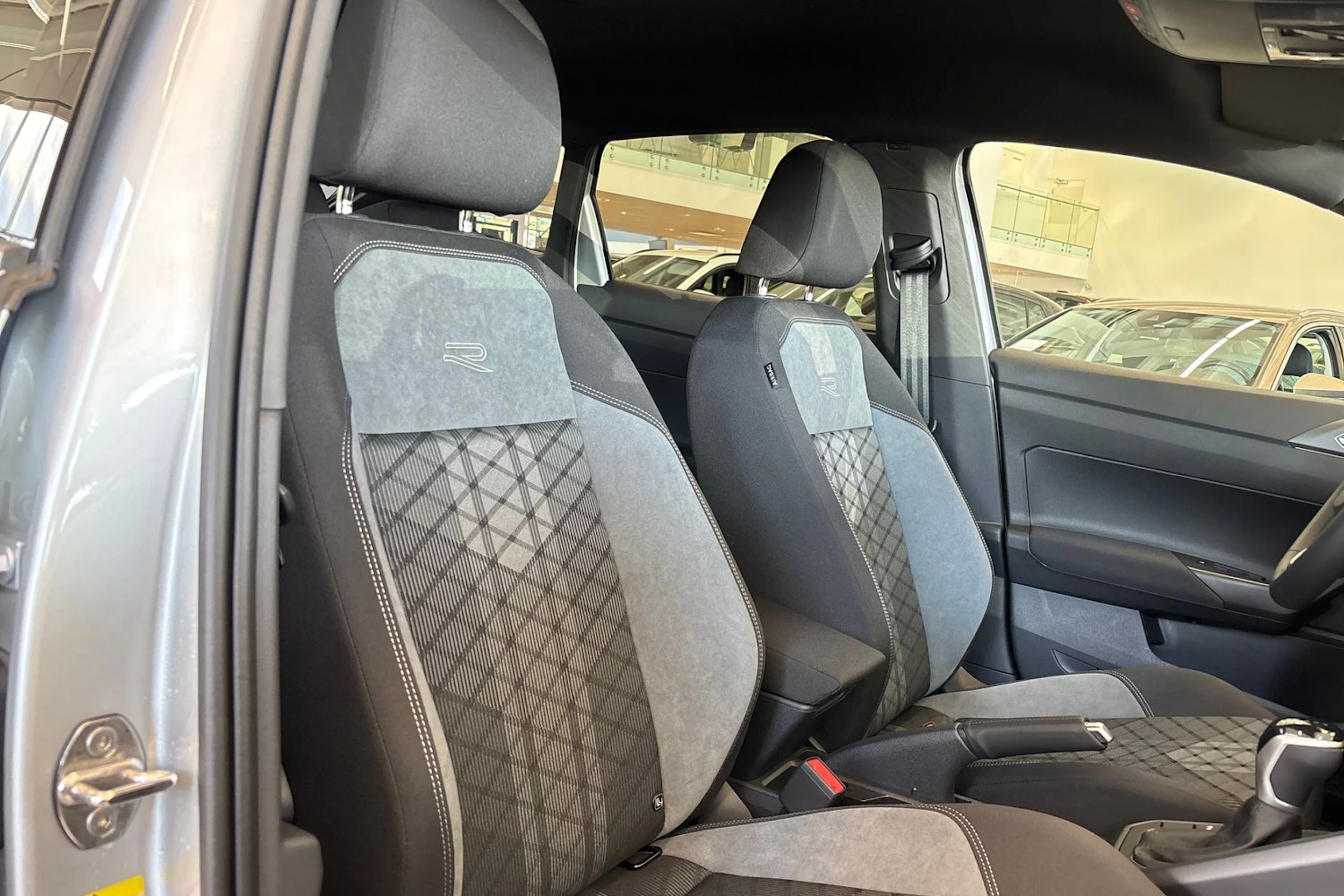 harmaa Volkswagen Taigo 2026 kuva 17.