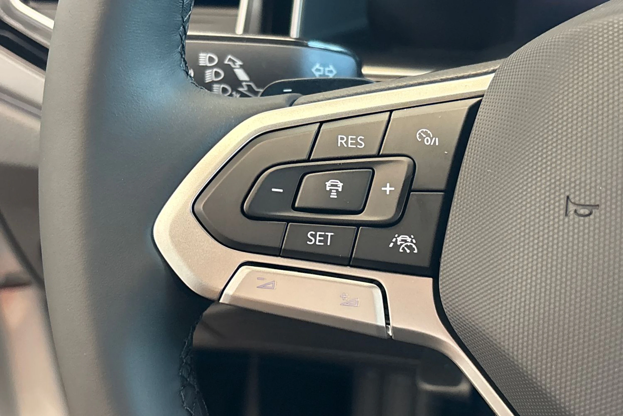 harmaa Volkswagen Taigo 2026 kuva 21.