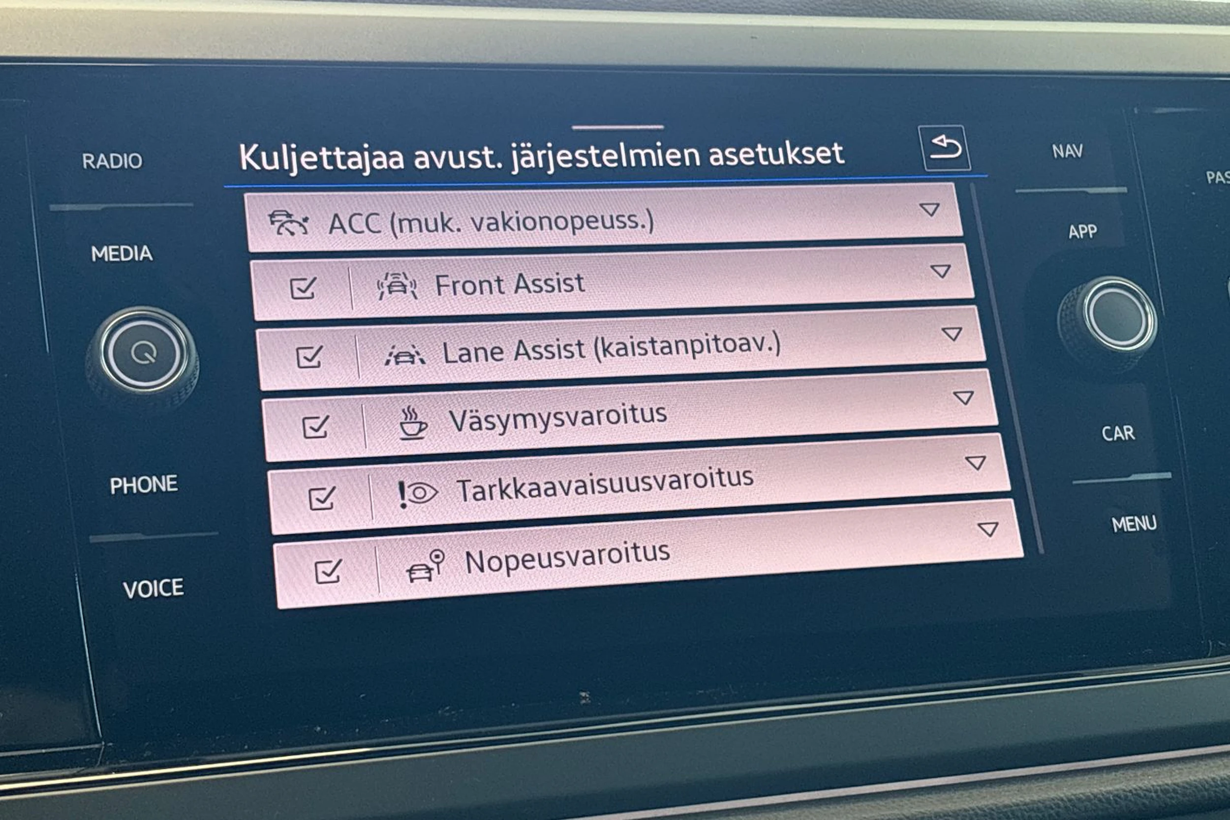 harmaa Volkswagen Taigo 2026 kuva 27.