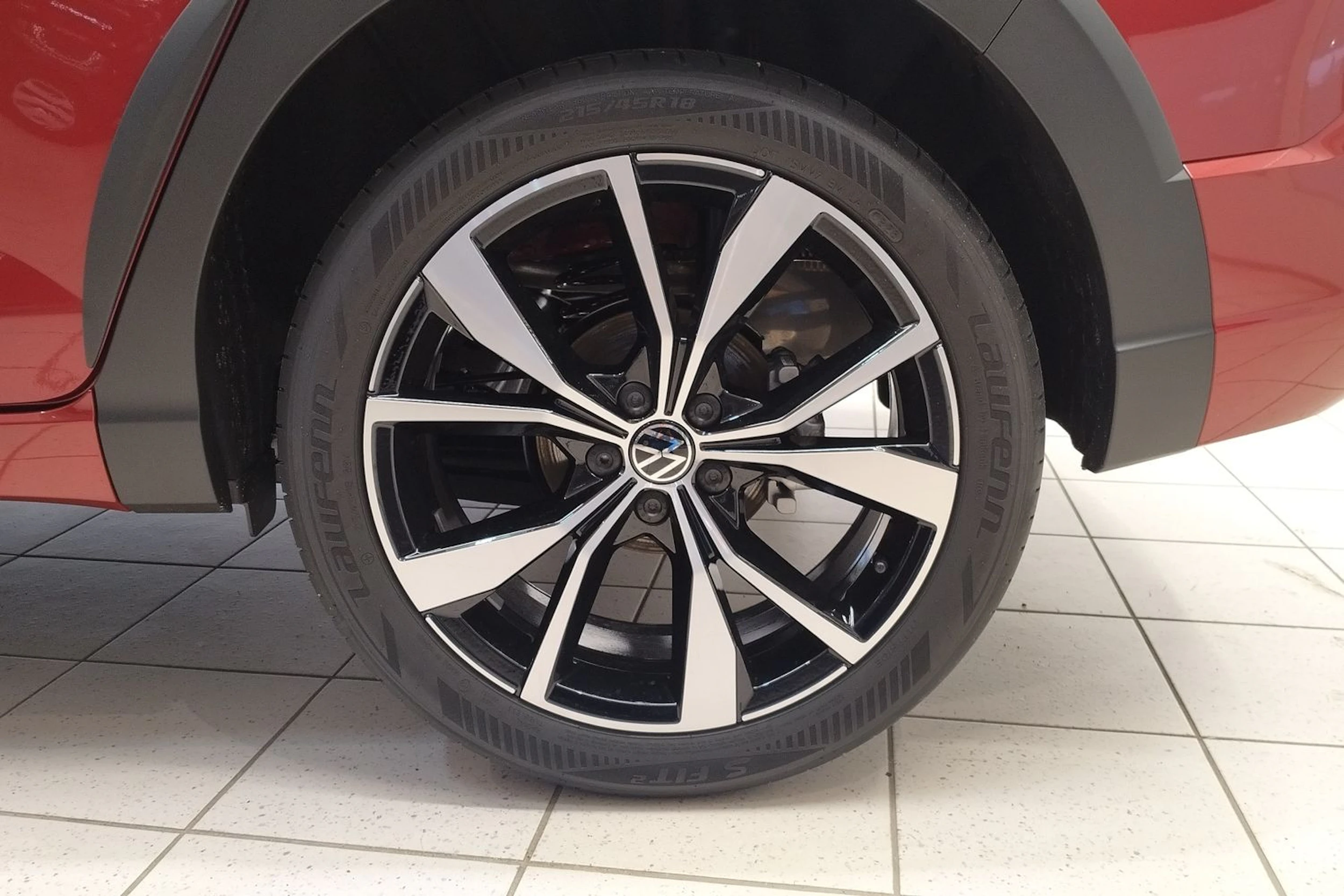 punainen Volkswagen Taigo 2026 kuva 10.