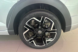 harmaa Volkswagen Taigo 2026 kuva 10.