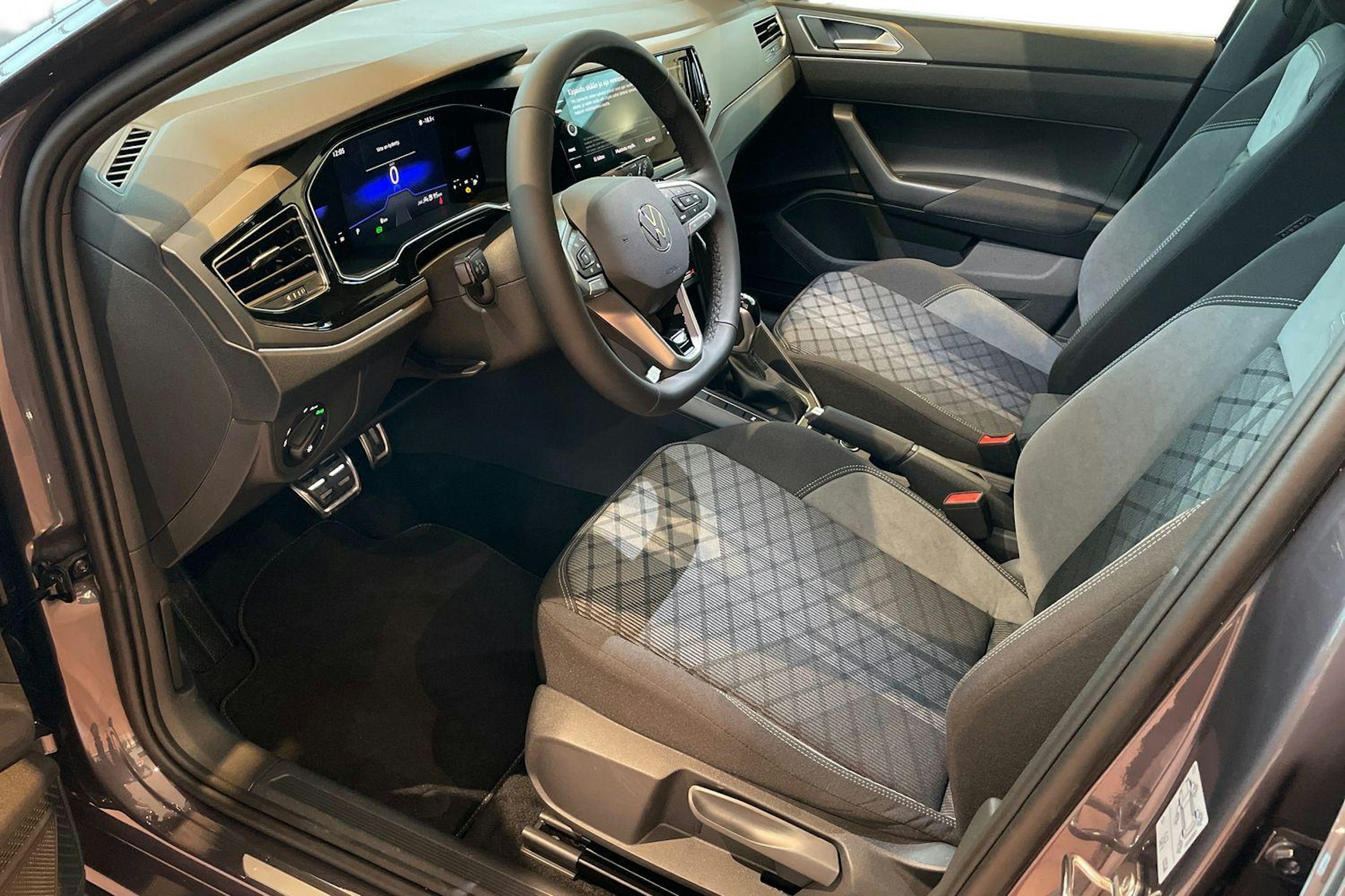 harmaa Volkswagen Taigo 2026 kuva 6.