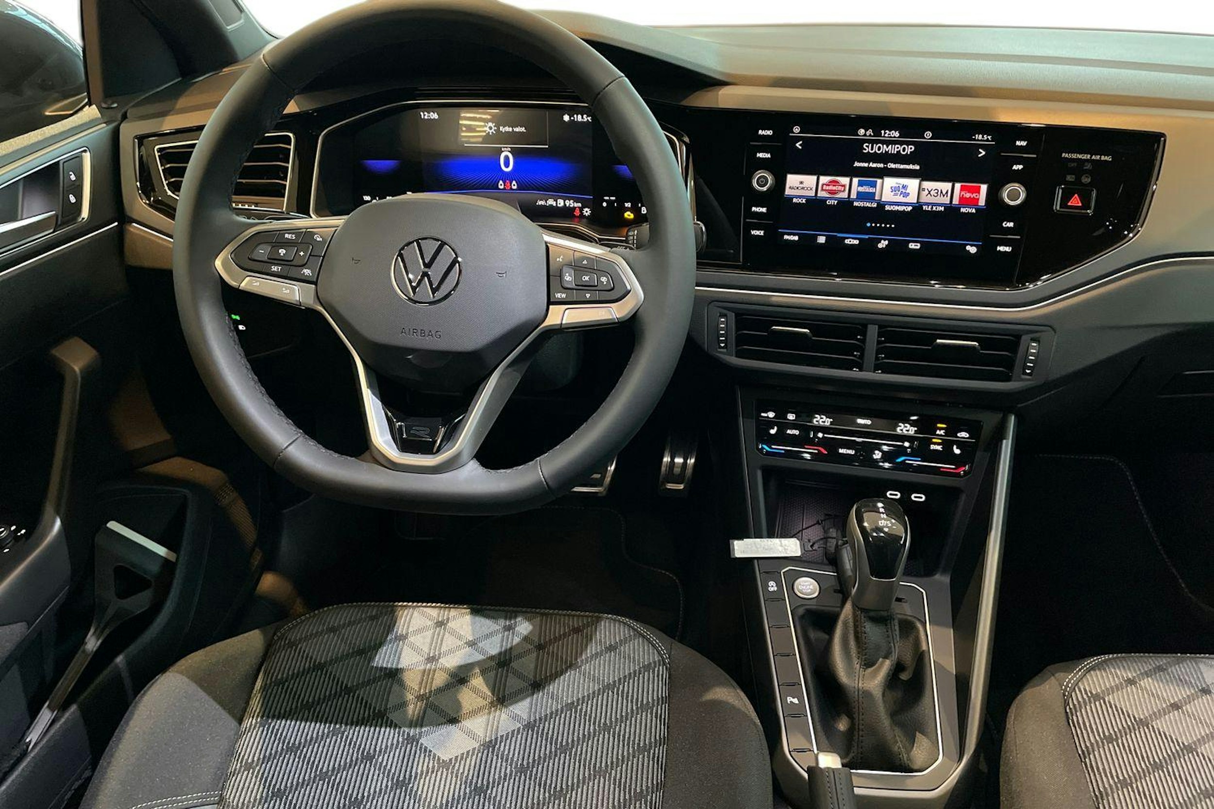 harmaa Volkswagen Taigo 2026 kuva 7.