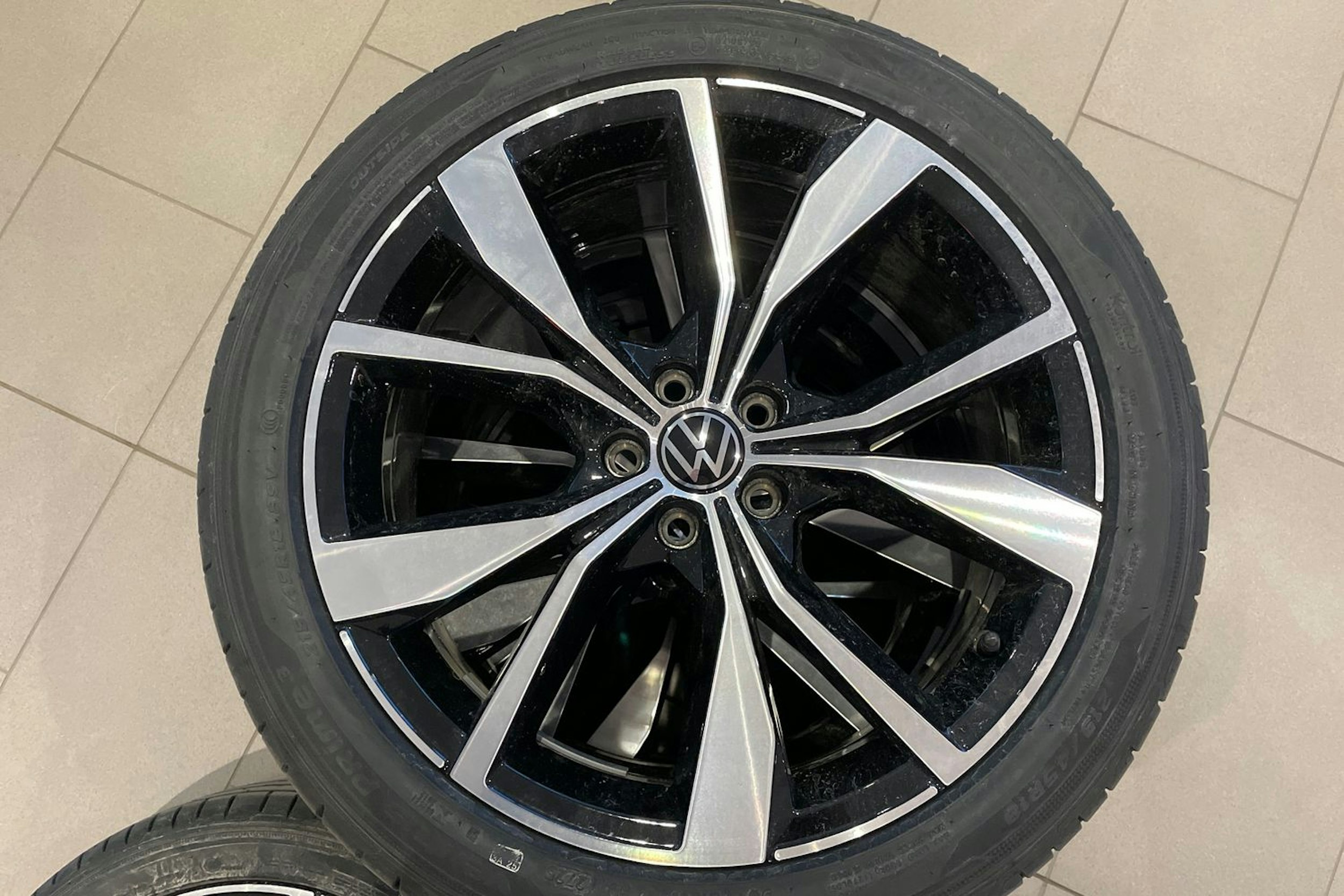 harmaa Volkswagen Taigo 2026 kuva 10.