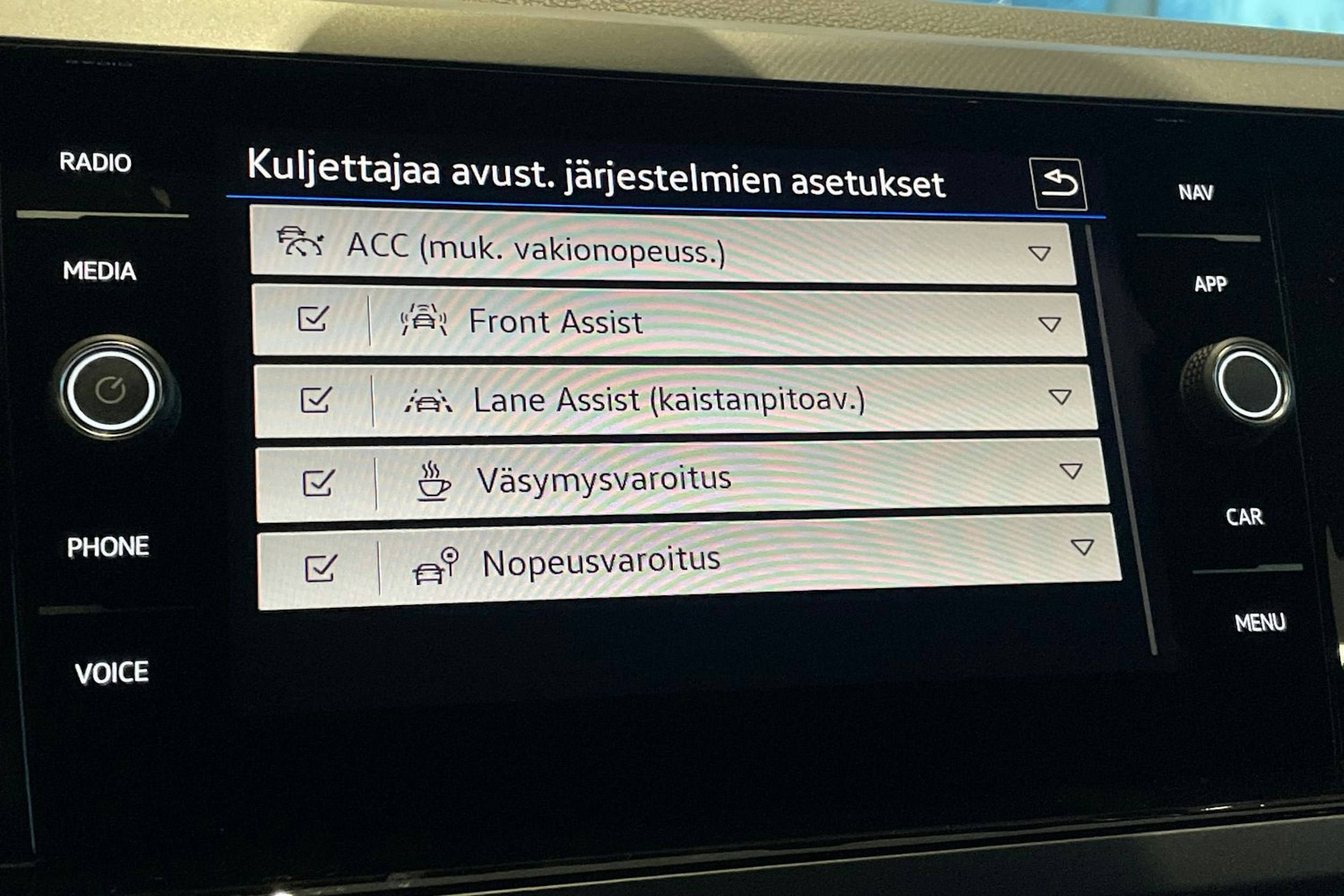 harmaa Volkswagen Taigo 2026 kuva 15.