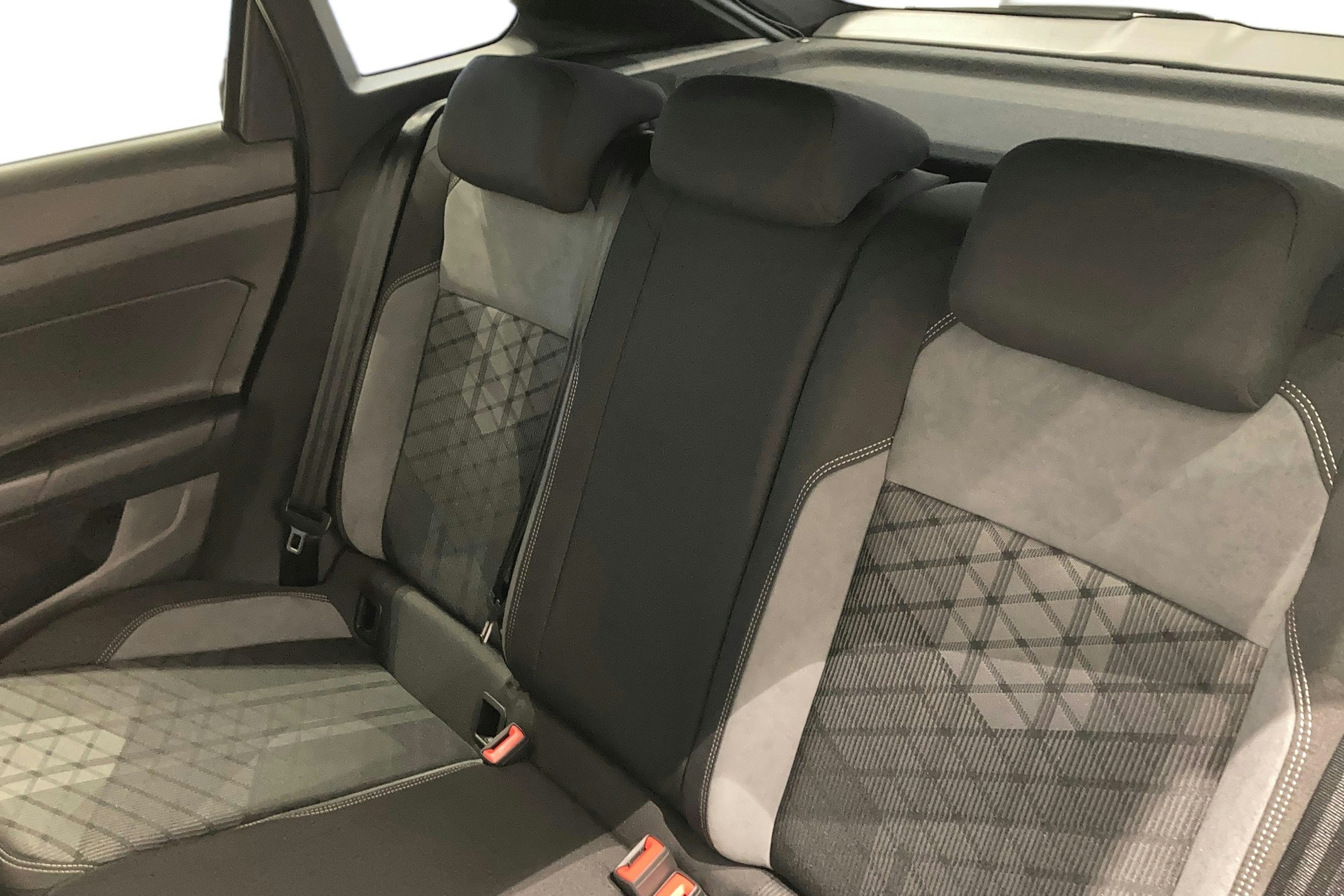 harmaa Volkswagen Taigo 2026 kuva 8.