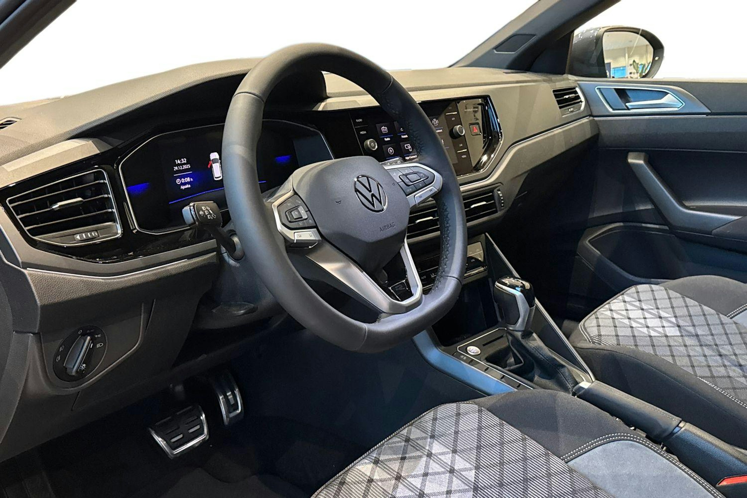 met. harmaa Volkswagen Taigo 2026 kuva 6.