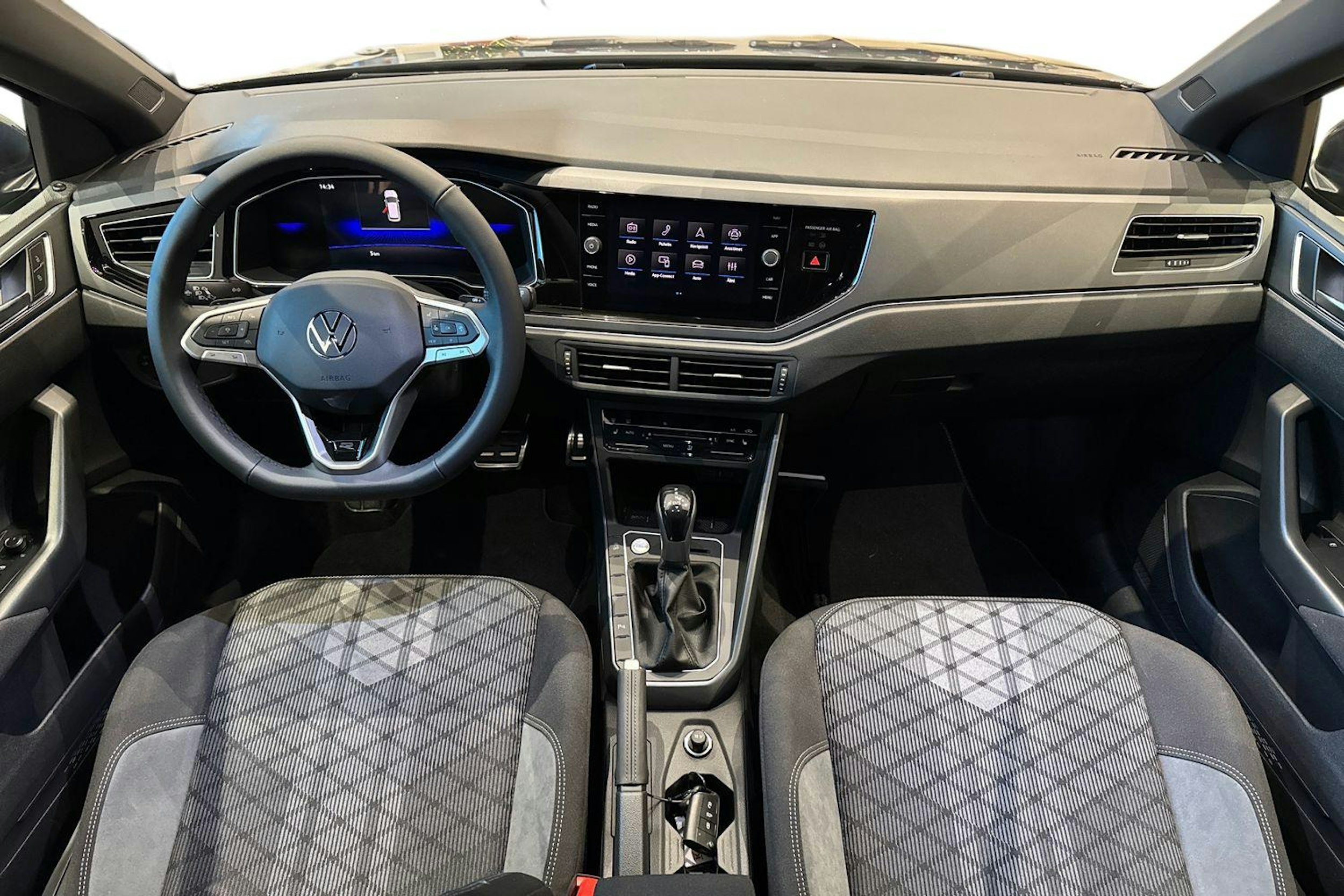 met. harmaa Volkswagen Taigo 2026 kuva 7.