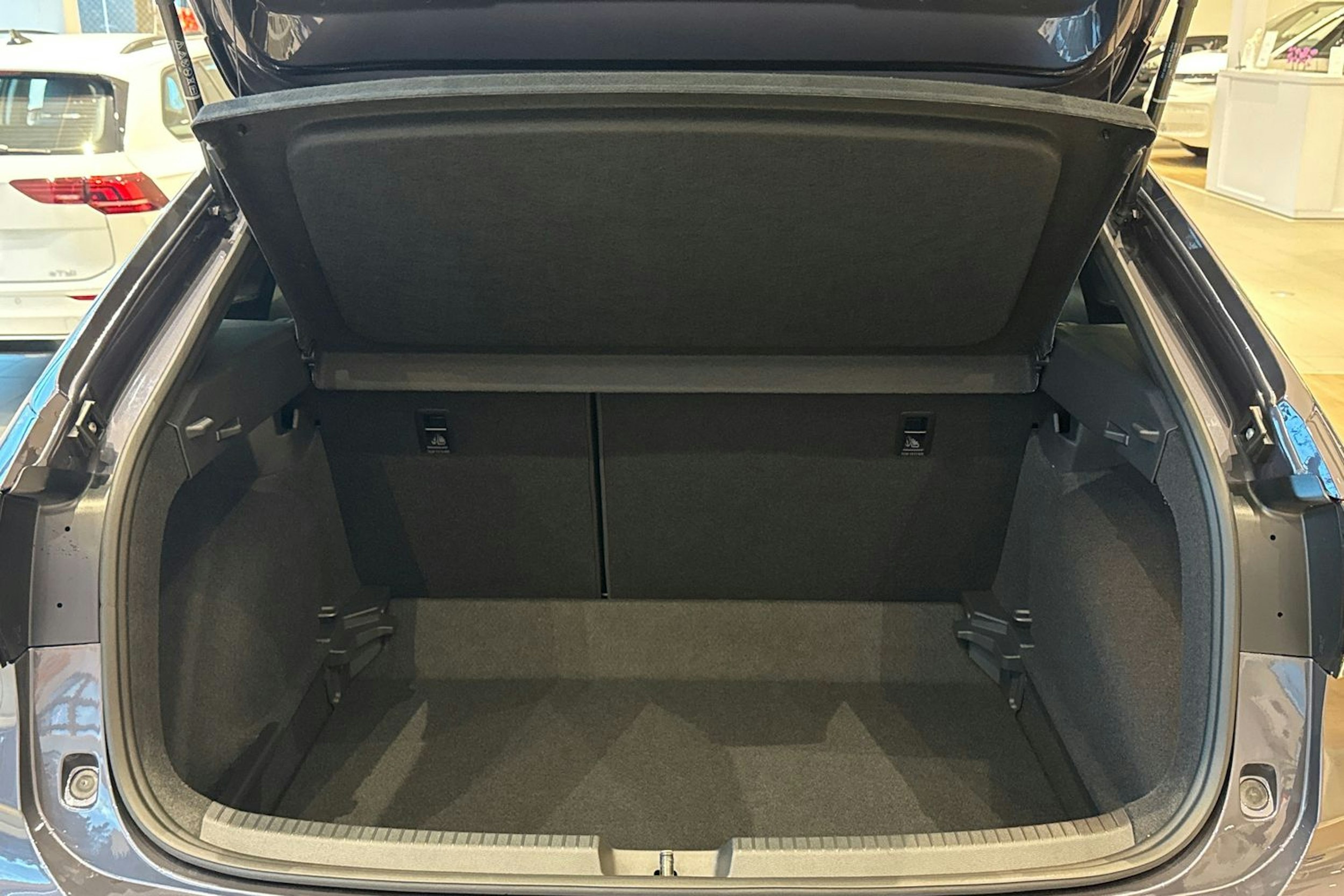 met. harmaa Volkswagen Taigo 2026 kuva 11.