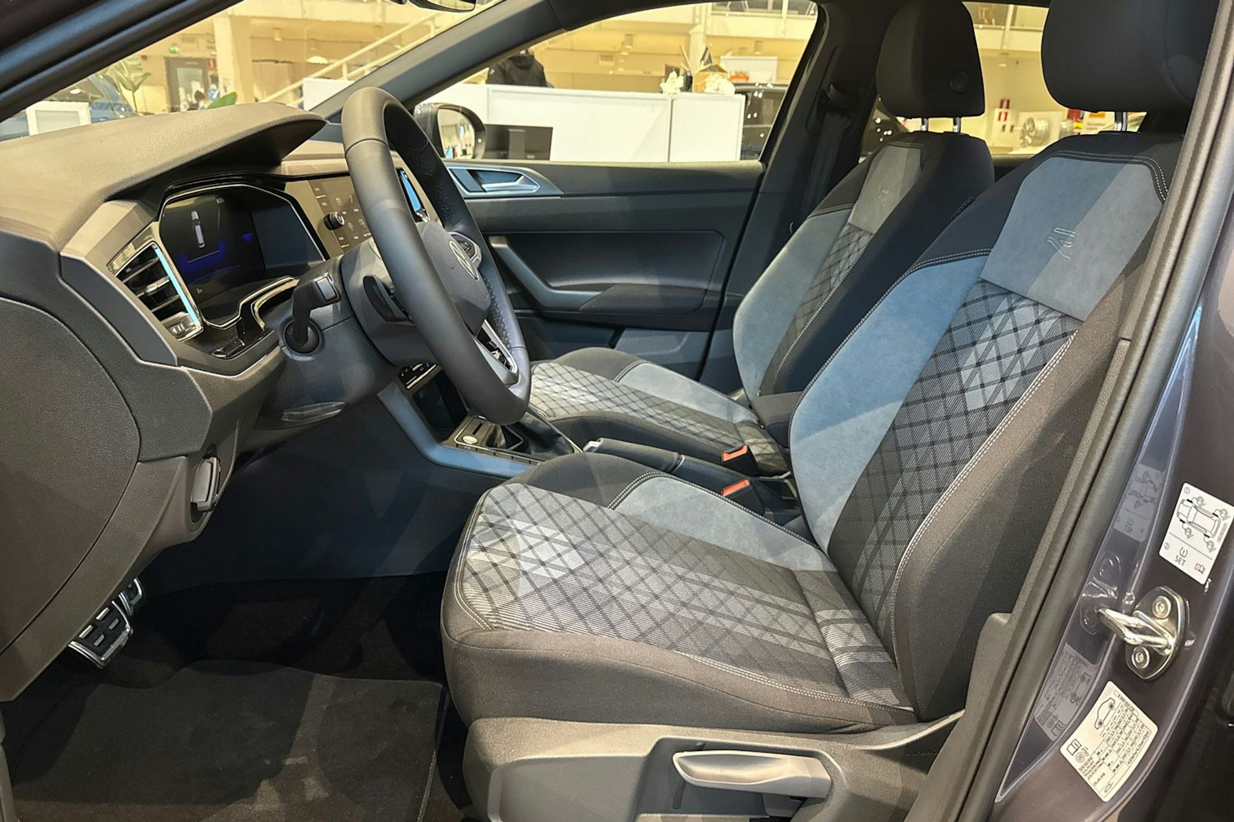 met. harmaa Volkswagen Taigo 2026 kuva 12.