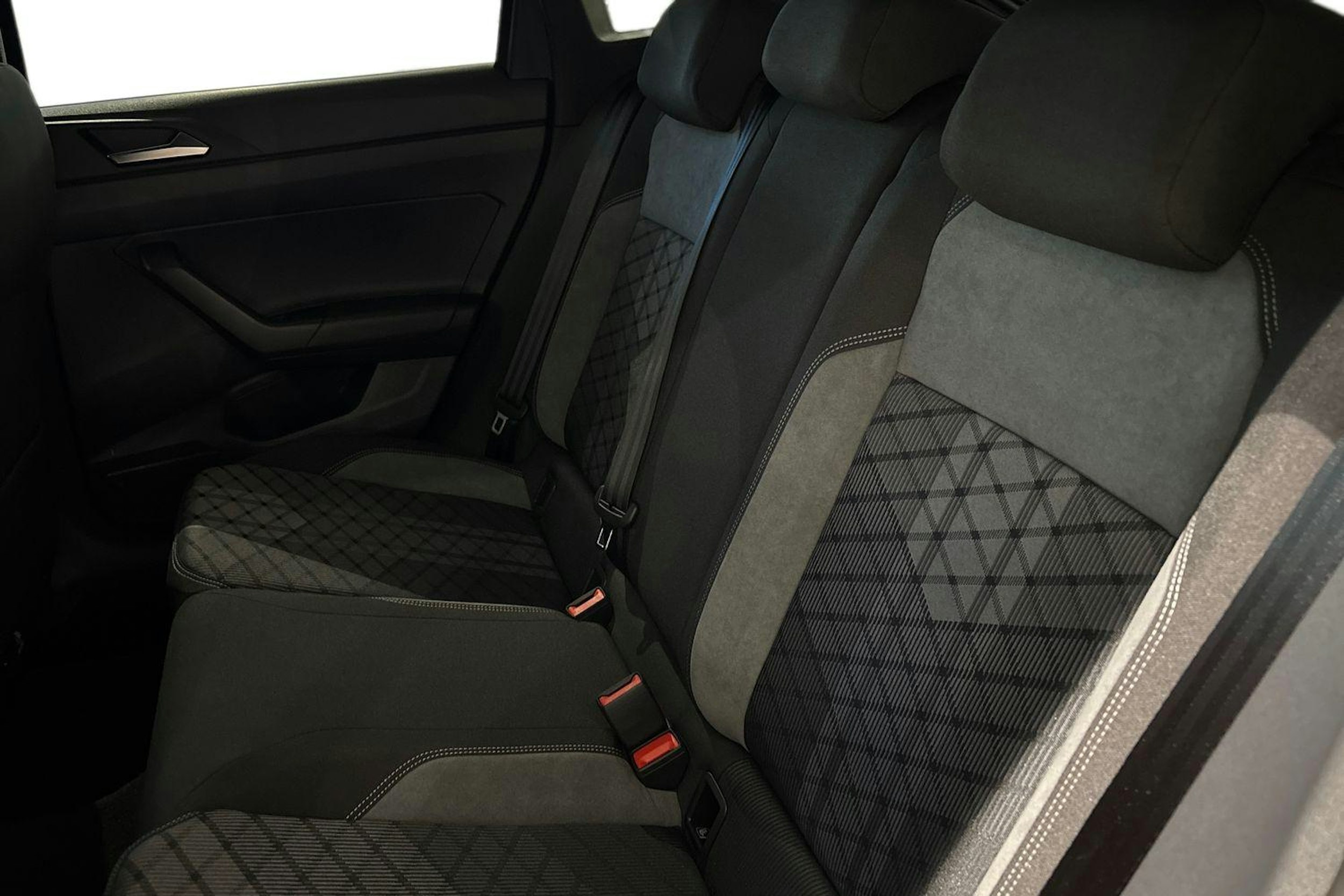 harmaa Volkswagen Taigo 2026 kuva 8.