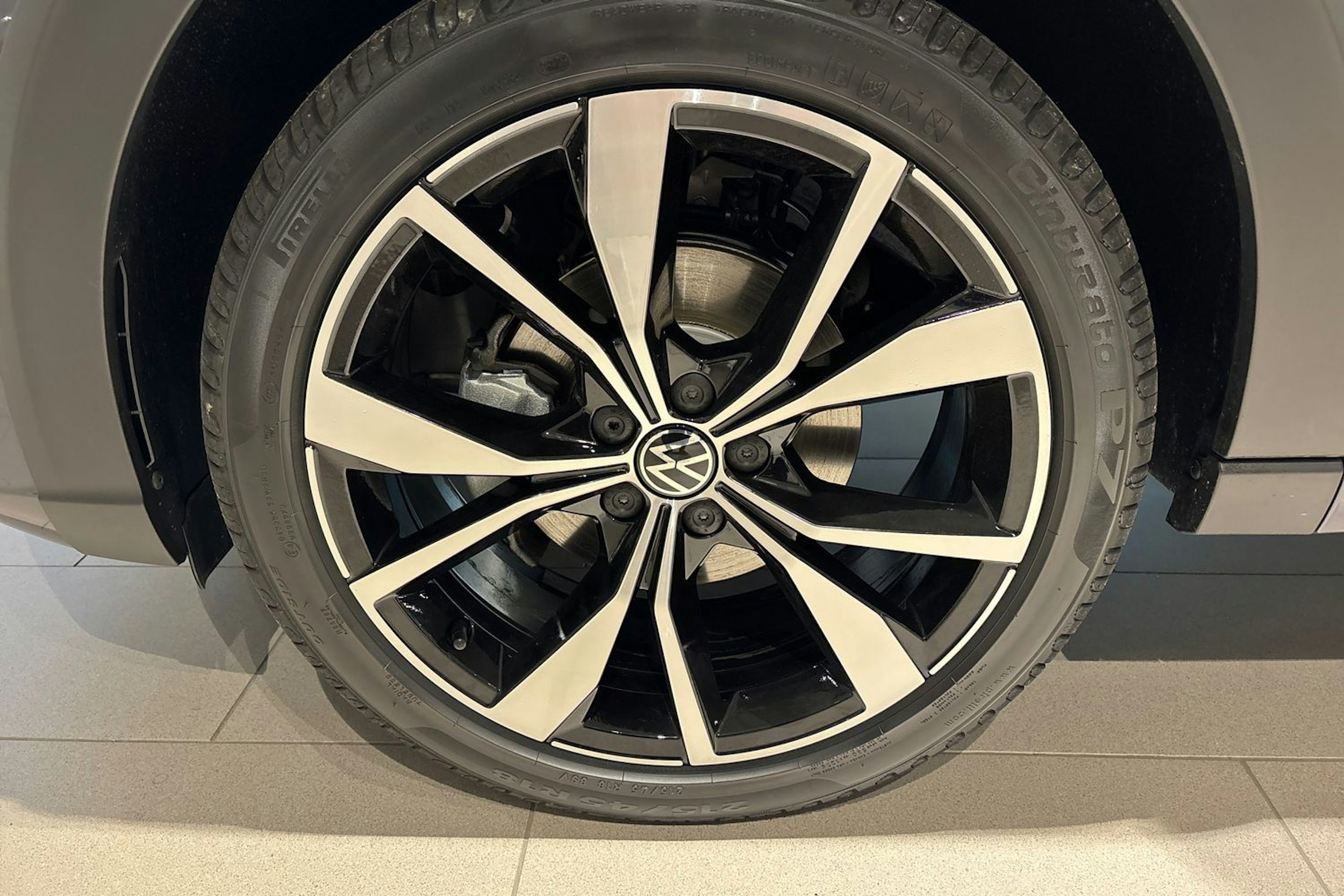 harmaa Volkswagen Taigo 2026 kuva 10.