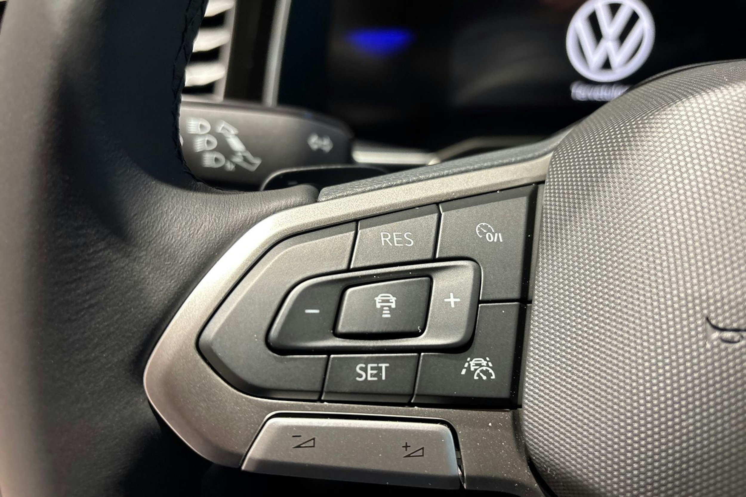 harmaa Volkswagen Taigo 2026 kuva 12.