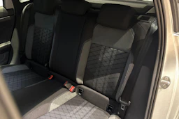 harmaa Volkswagen Taigo 2025 kuva 8.