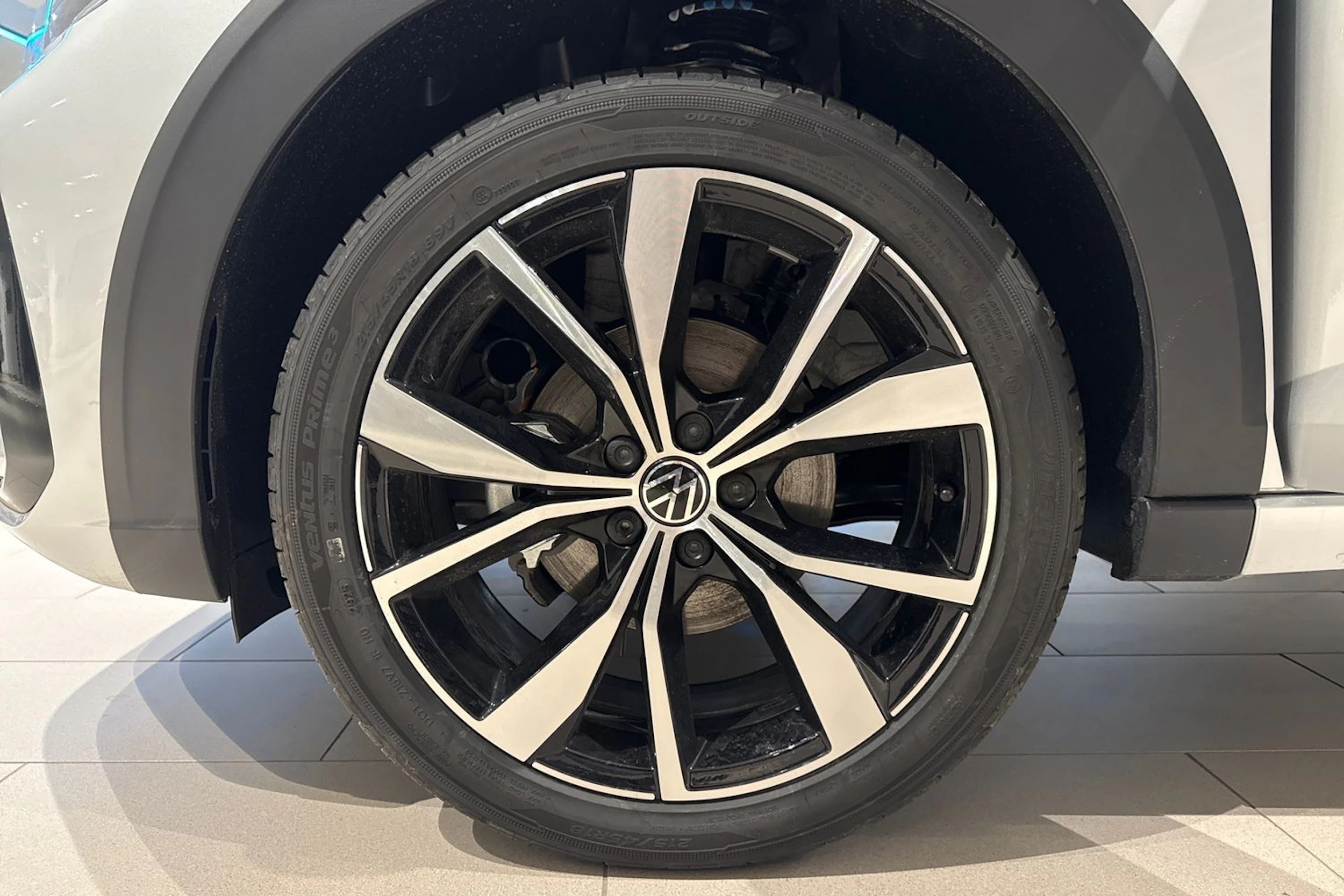 harmaa Volkswagen Taigo 2025 kuva 10.