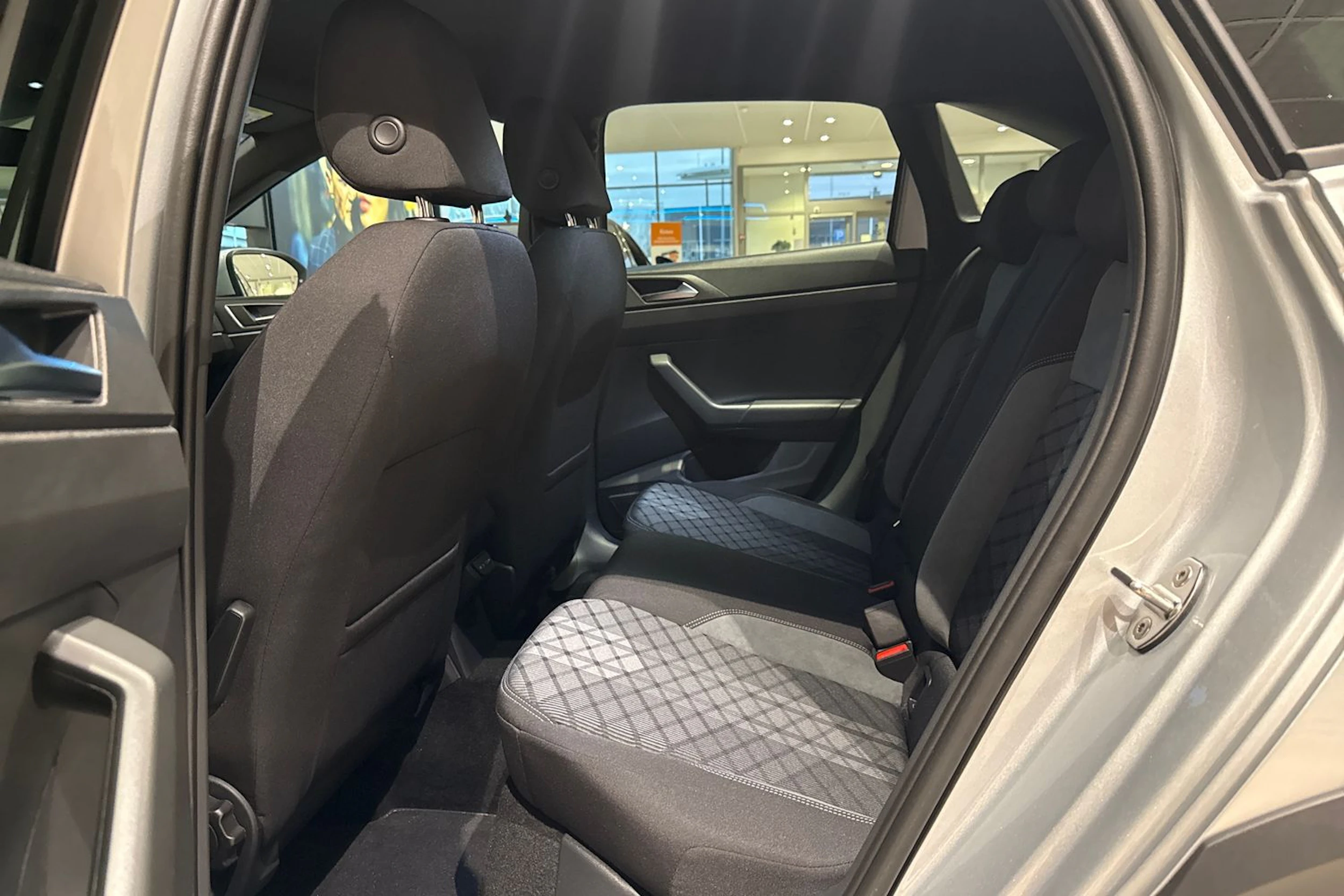 harmaa Volkswagen Taigo 2025 kuva 12.