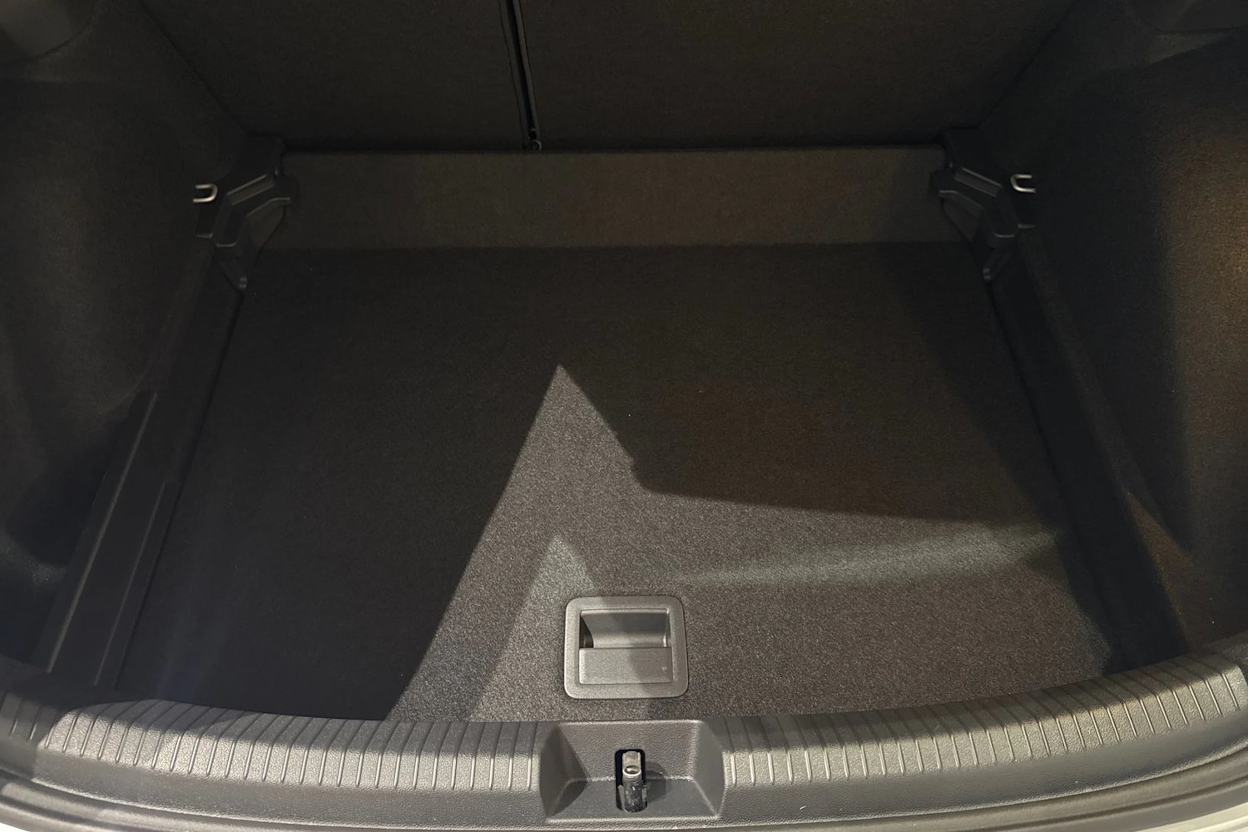 harmaa Volkswagen Taigo 2025 kuva 14.