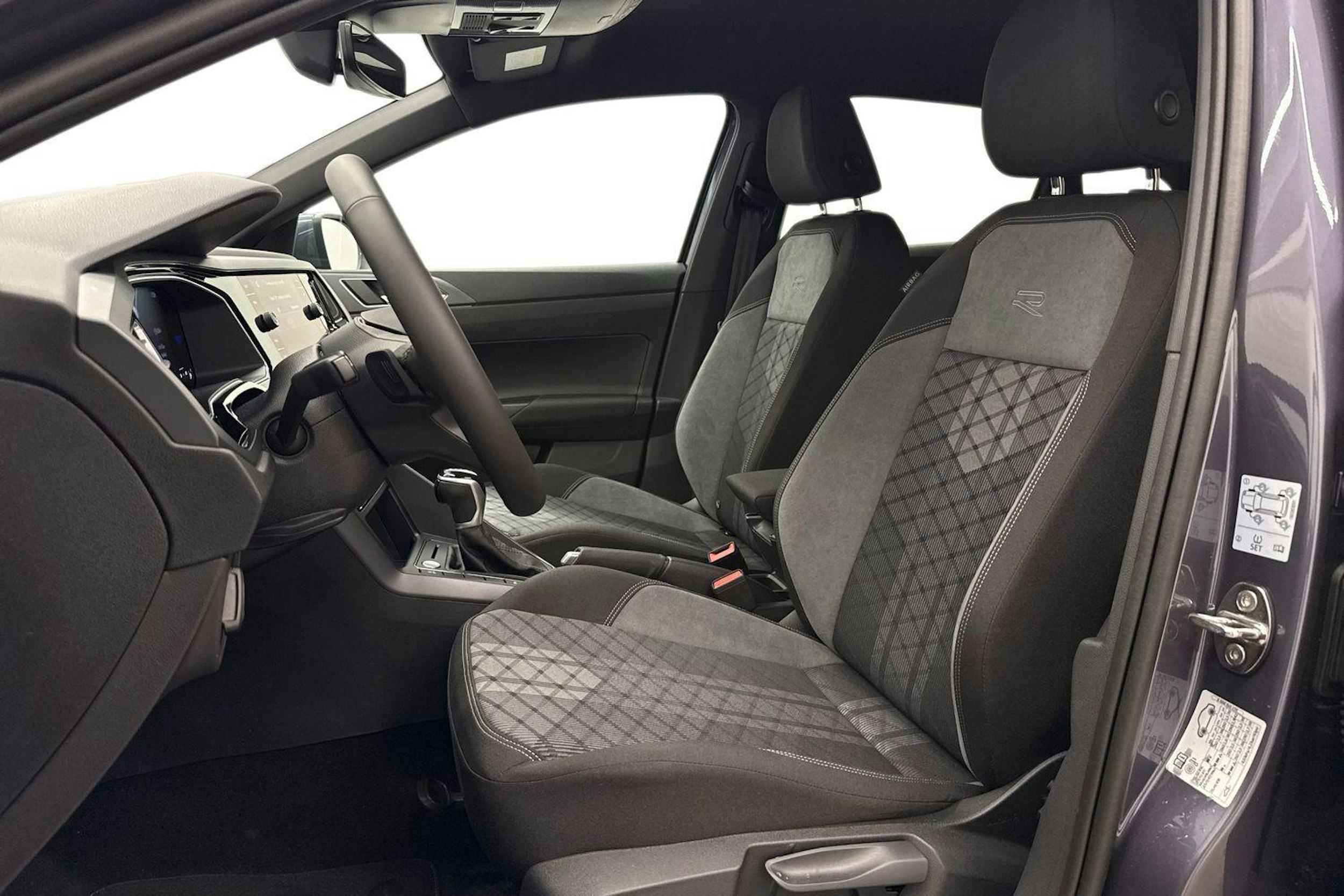 met. harmaa Volkswagen Taigo 2026 kuva 8.