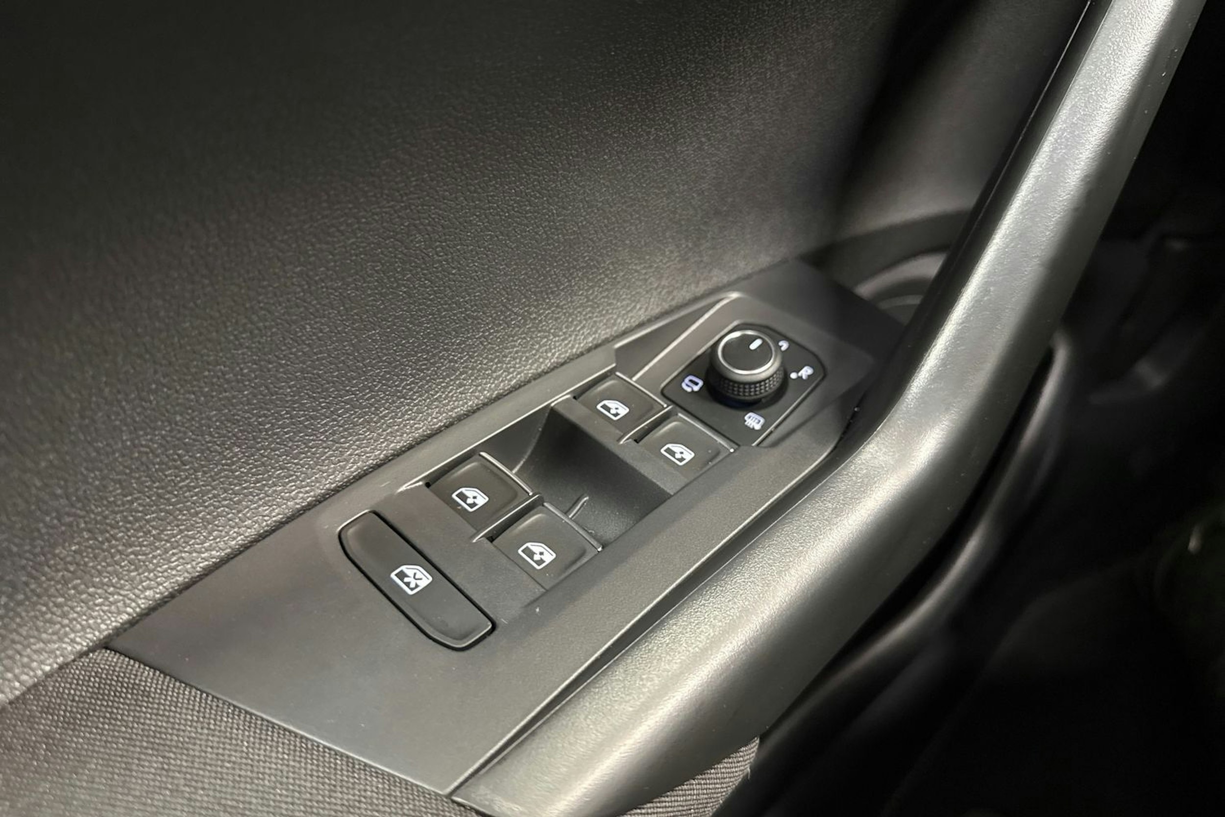 met. harmaa Volkswagen Taigo 2026 kuva 18.