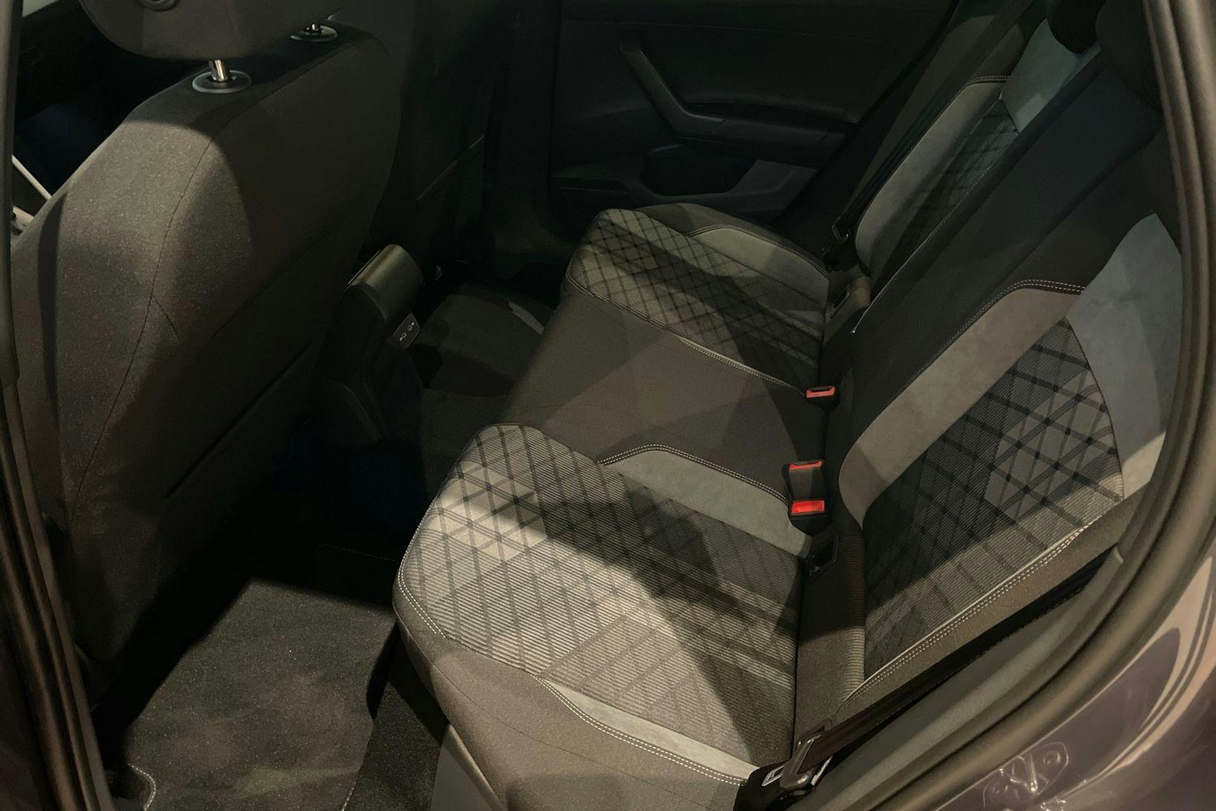 harmaa Volkswagen Taigo 2026 kuva 8.