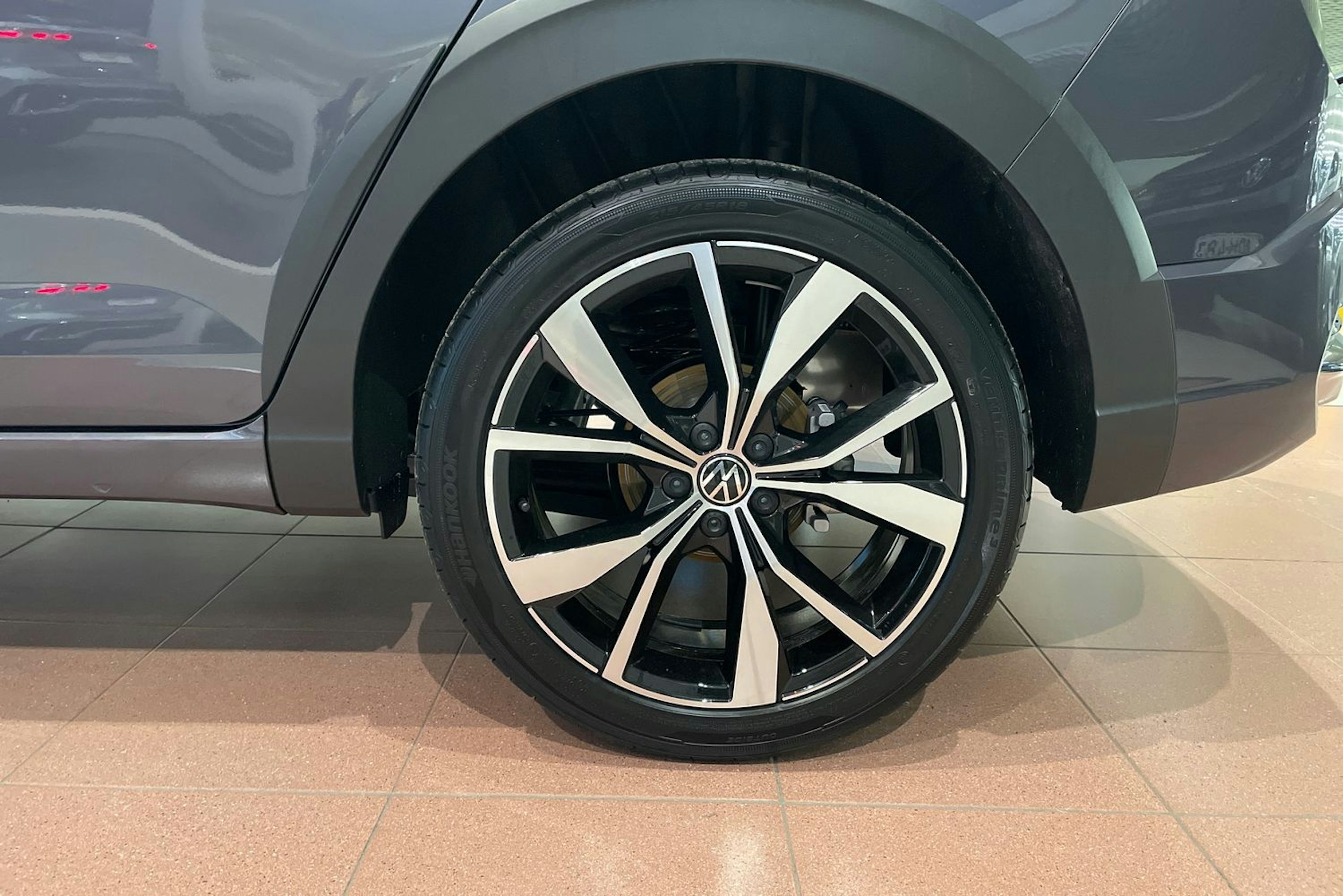 harmaa Volkswagen Taigo 2026 kuva 10.