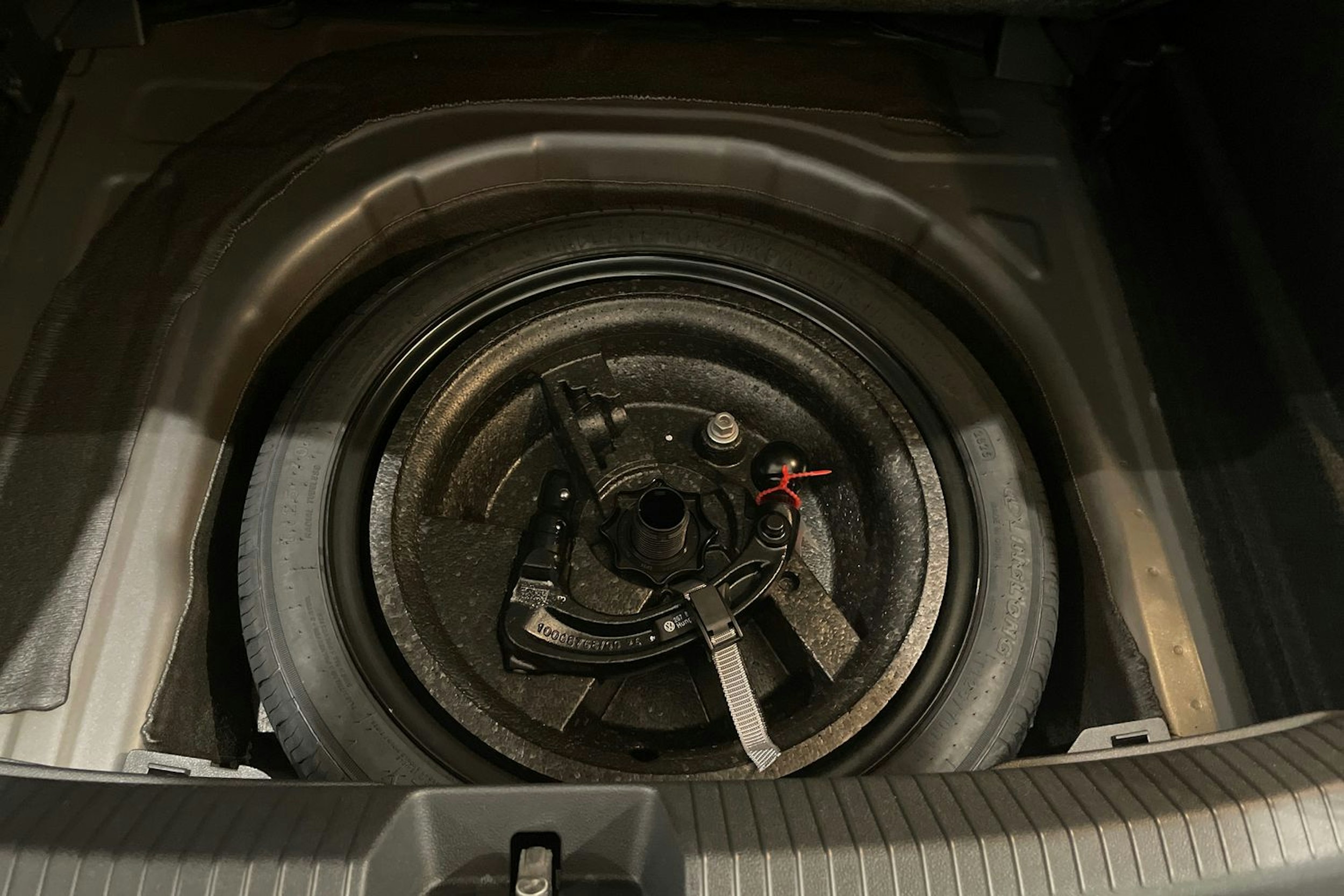 harmaa Volkswagen Taigo 2026 kuva 13.