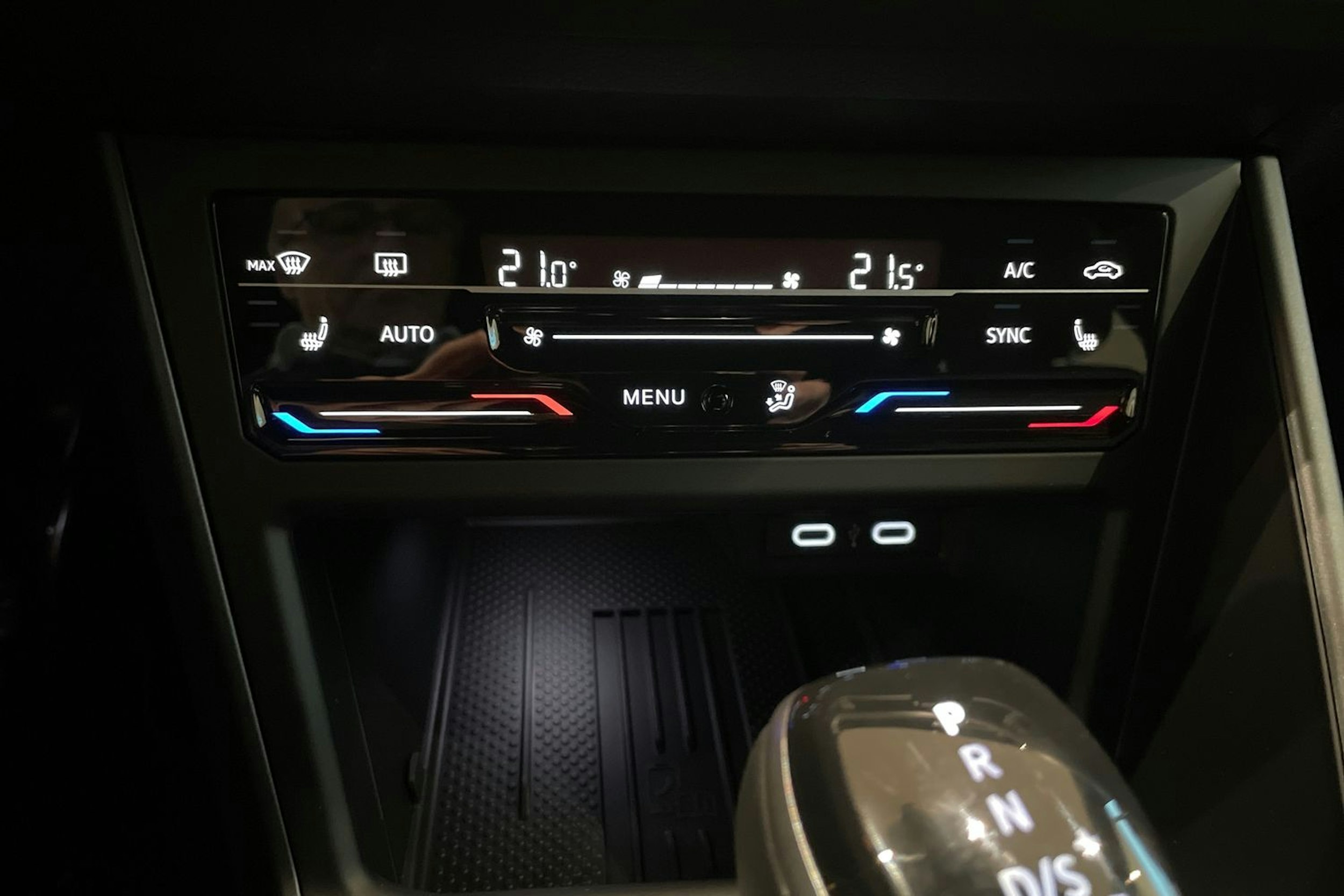 harmaa Volkswagen Taigo 2026 kuva 16.