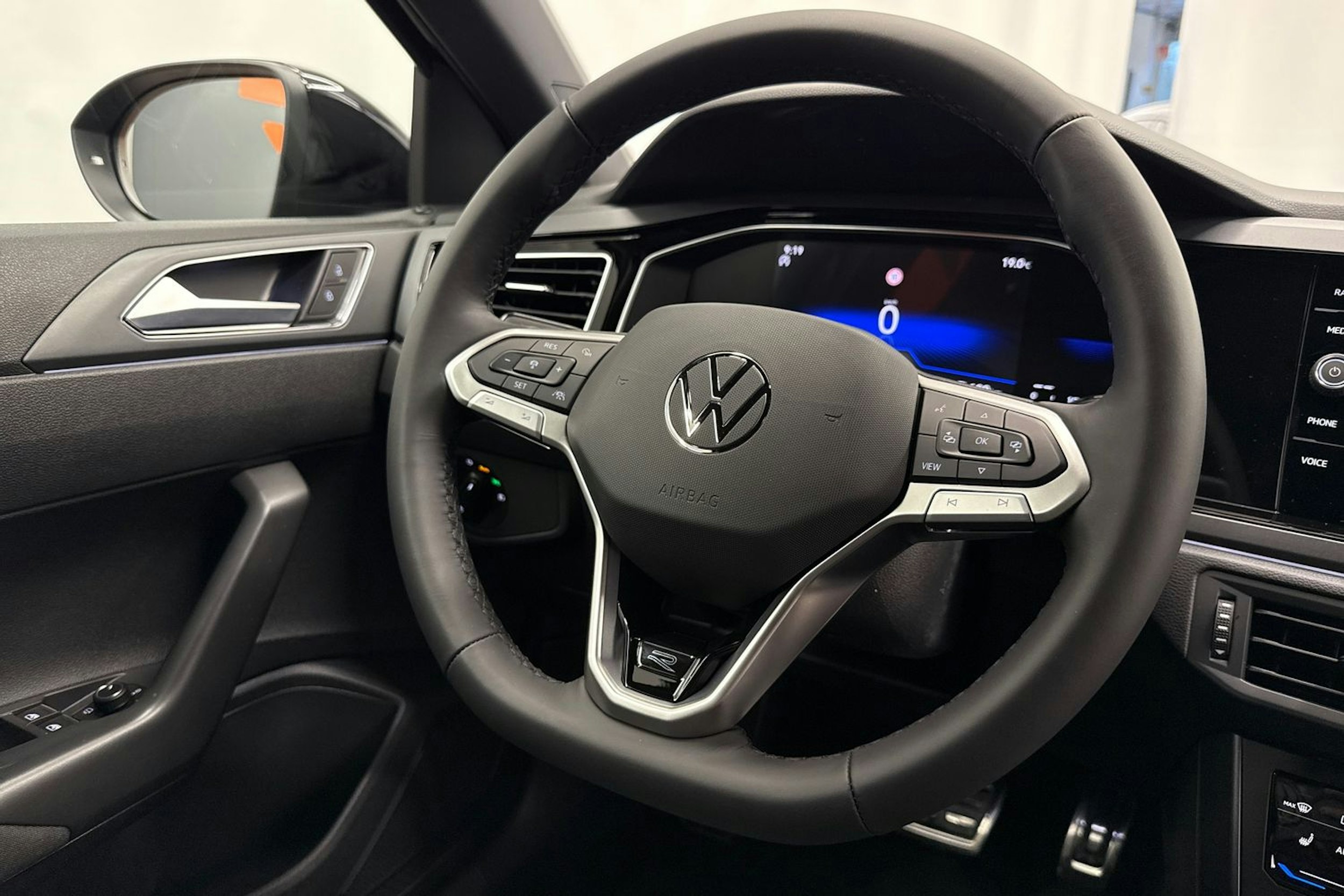 met. musta Volkswagen Taigo 2026 kuva 13.