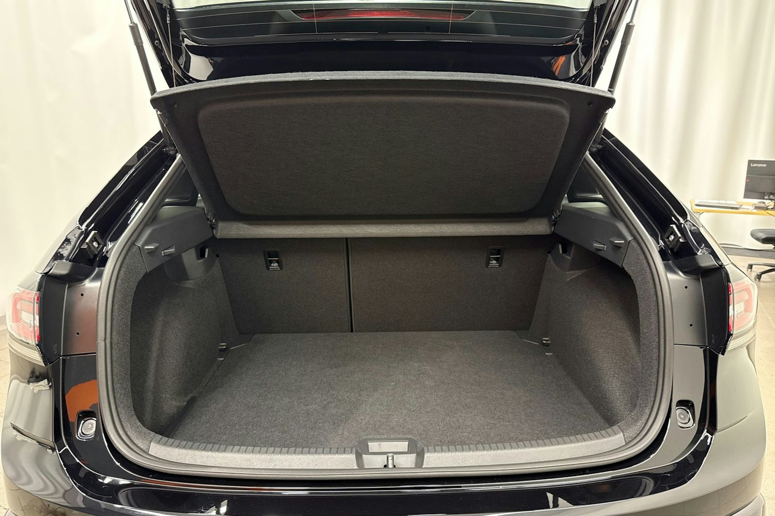 met. musta Volkswagen Taigo 2026 kuva 27.