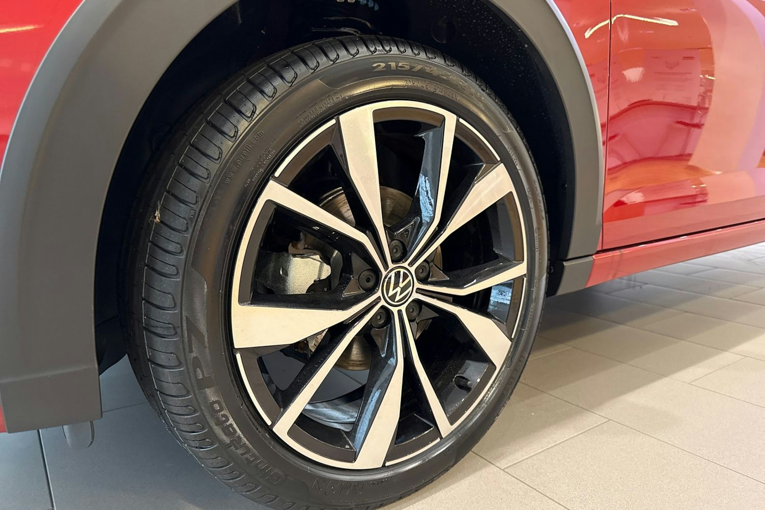 punainen Volkswagen Taigo 2026 kuva 10.