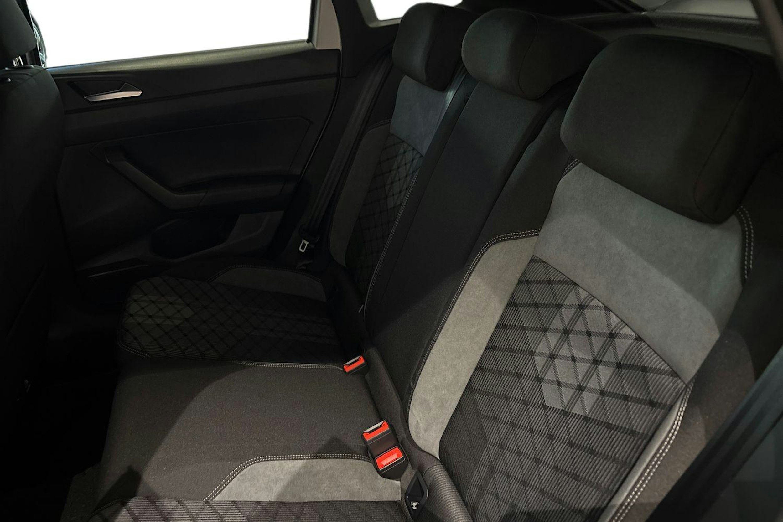 harmaa Volkswagen Taigo 2026 kuva 8.