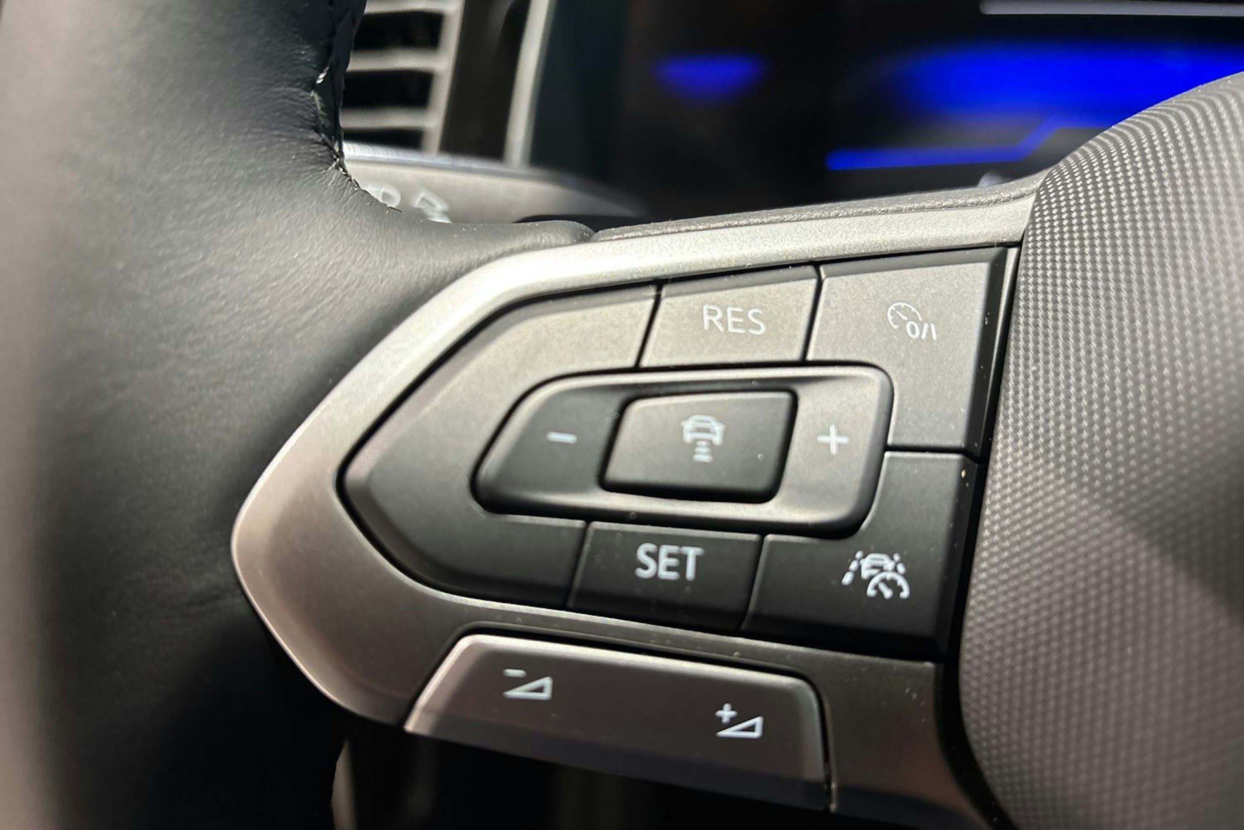 harmaa Volkswagen Taigo 2026 kuva 13.