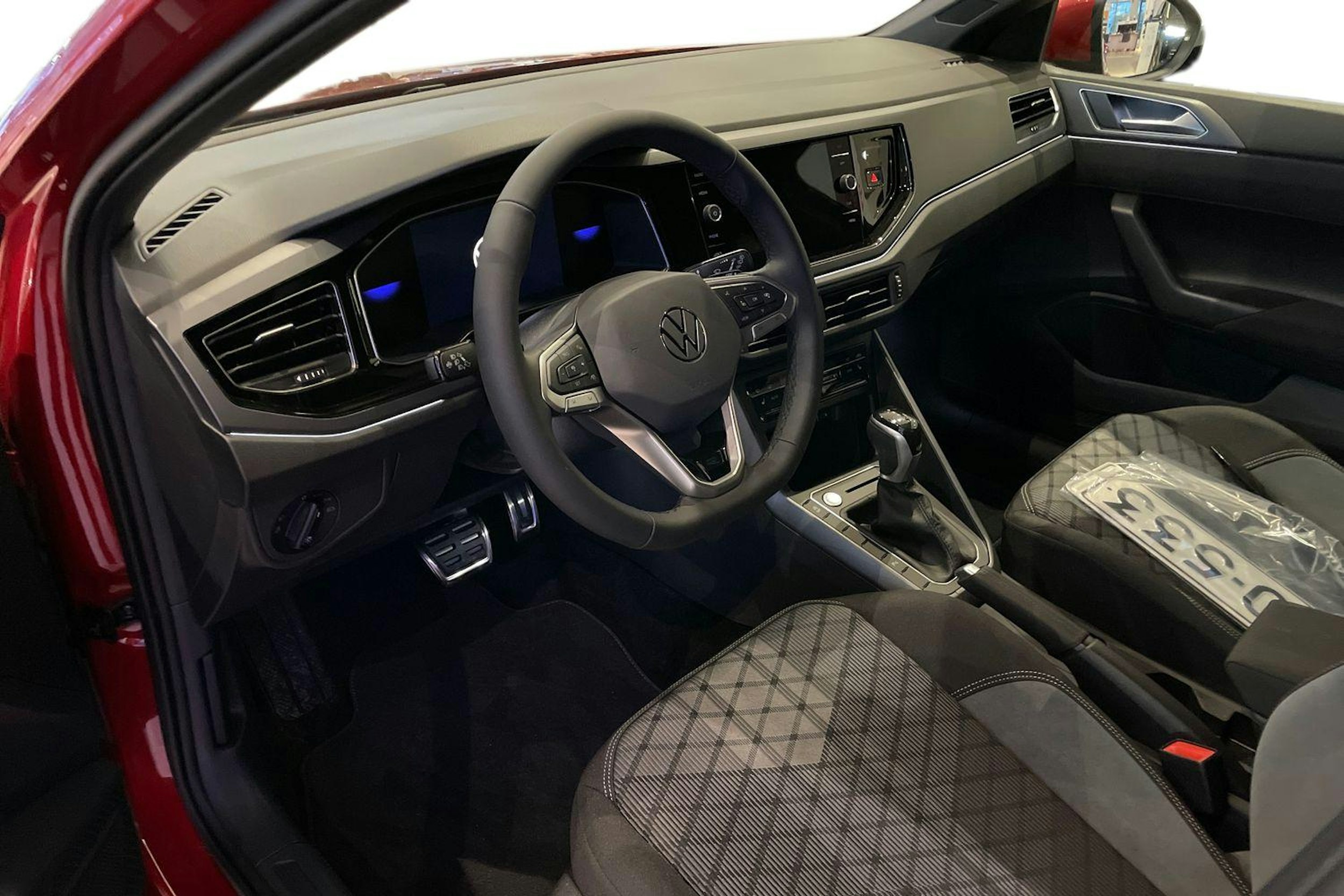 met. punainen Volkswagen Taigo 2026 kuva 7.