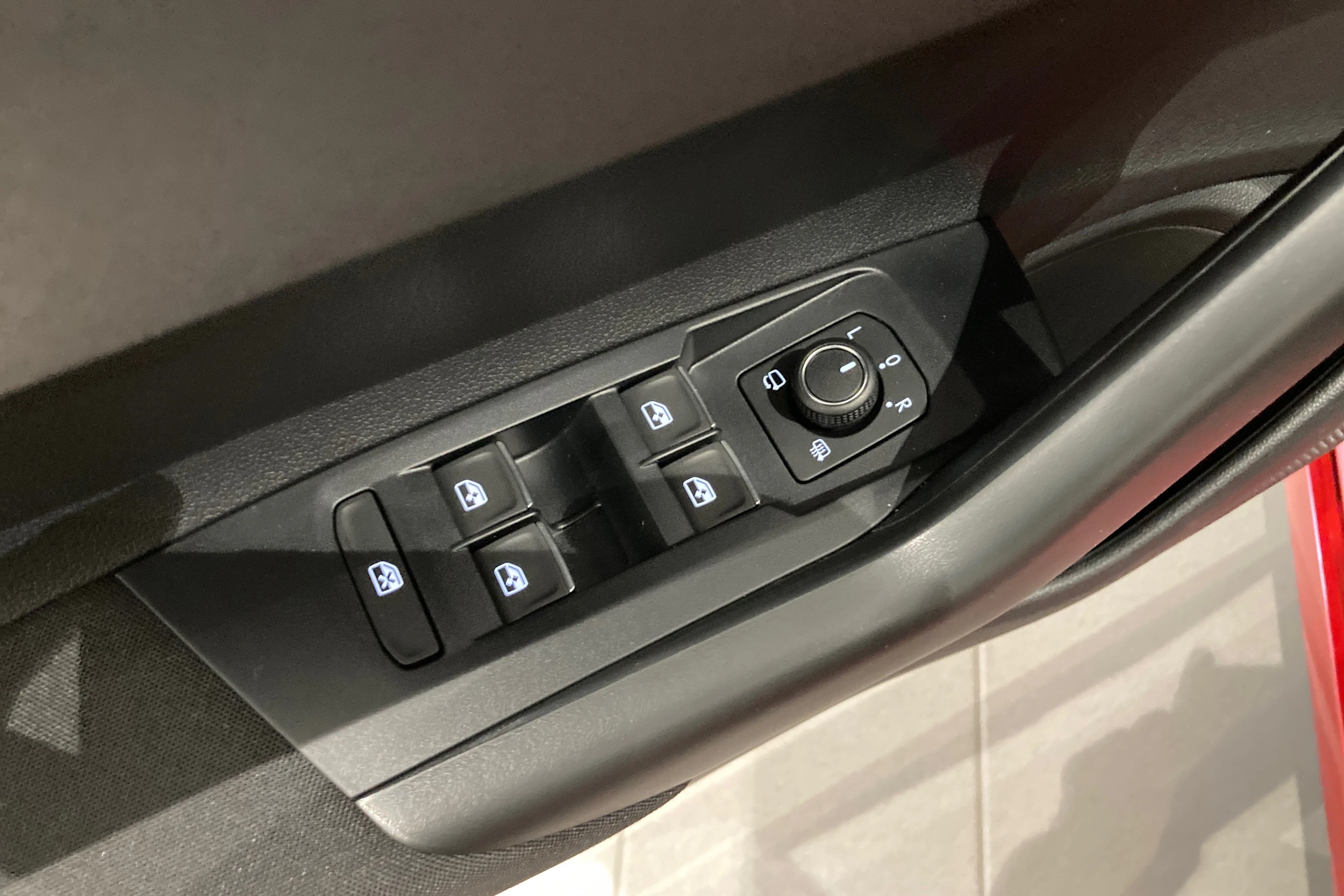 punainen Volkswagen Taigo 2026 kuva 12.