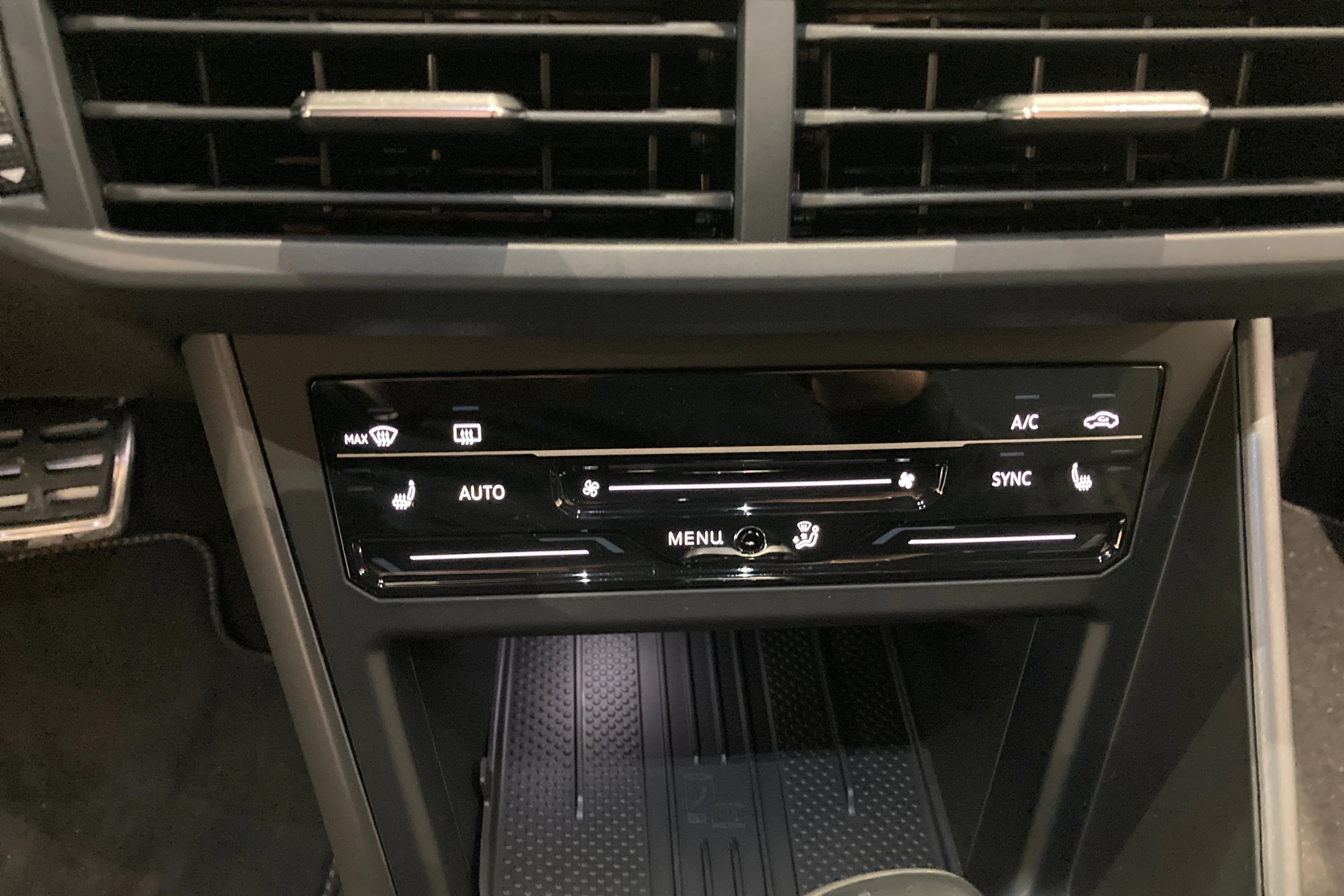 punainen Volkswagen Taigo 2026 kuva 14.