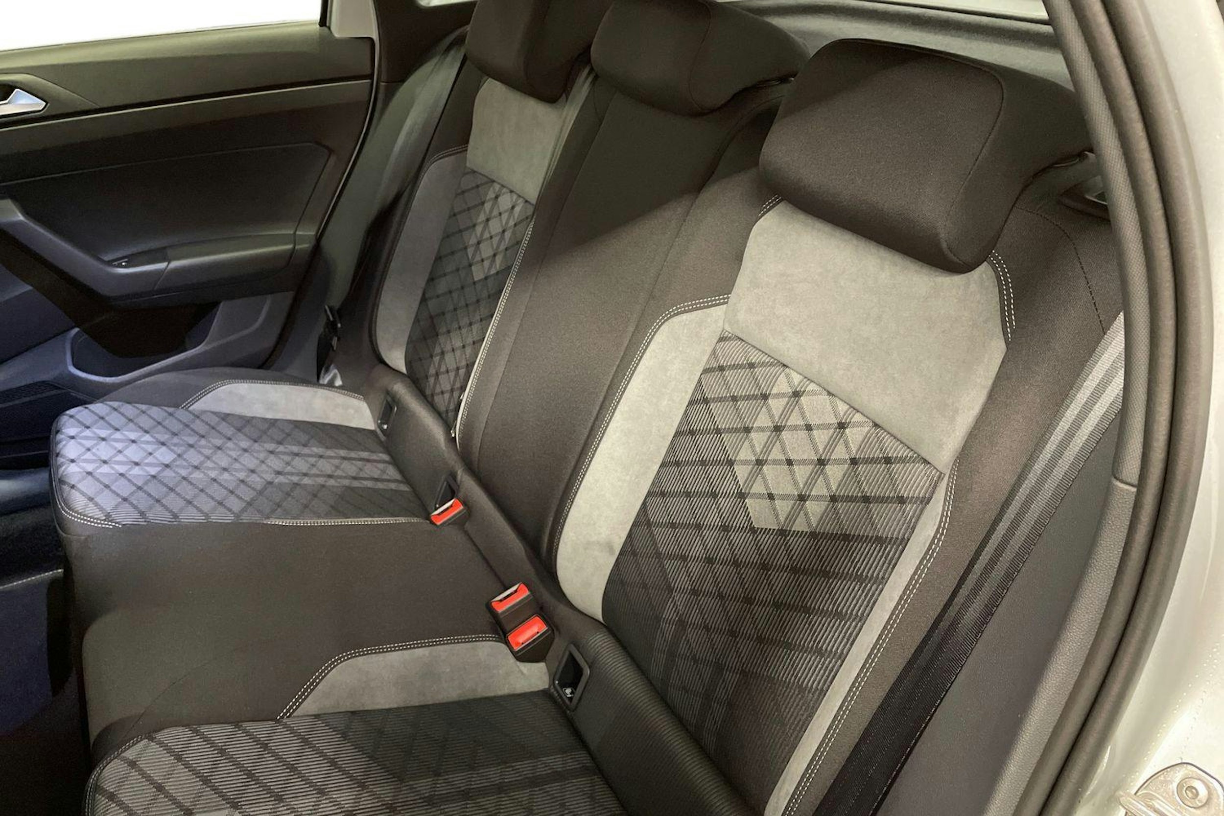 harmaa Volkswagen Taigo 2026 kuva 8.