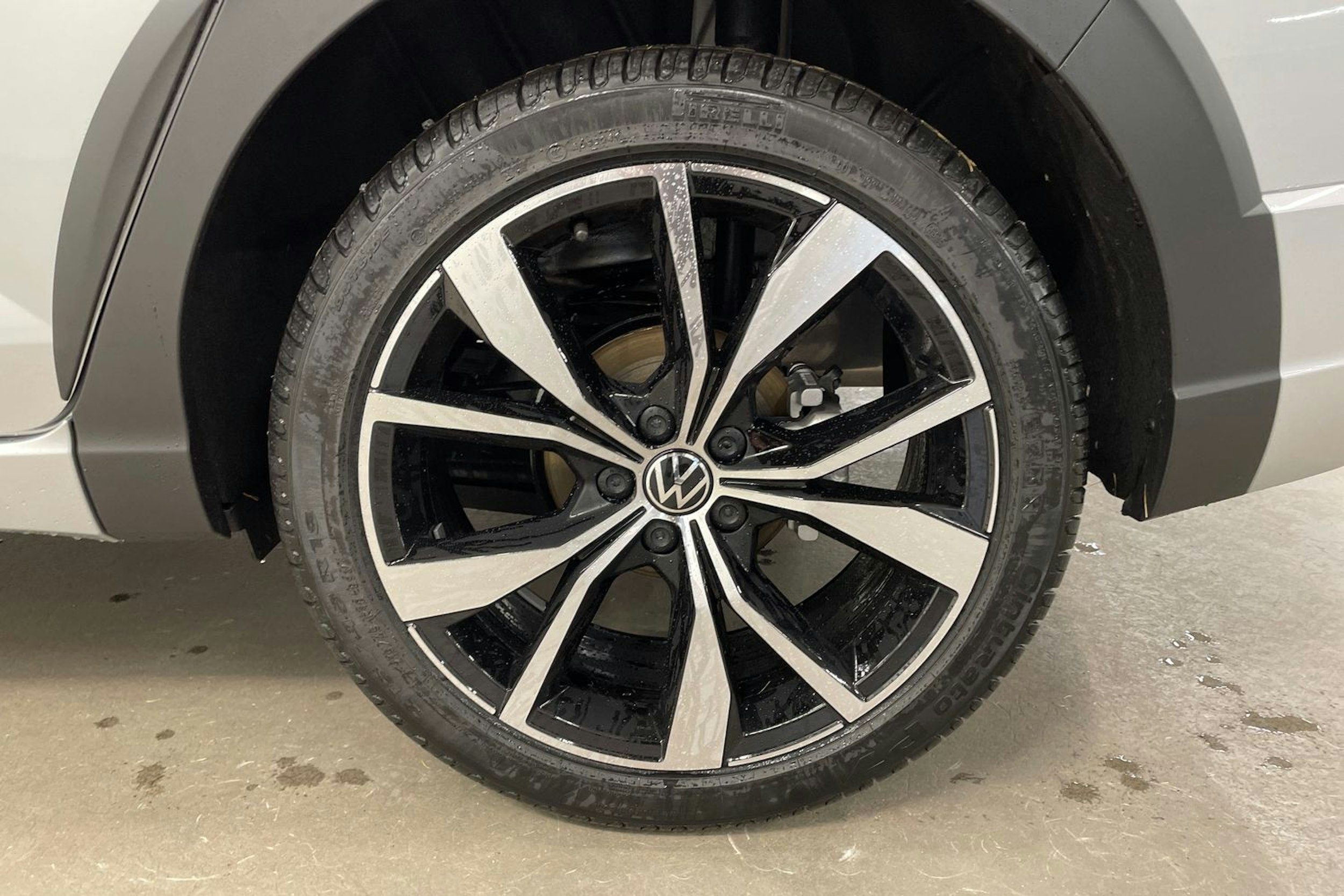 harmaa Volkswagen Taigo 2026 kuva 10.