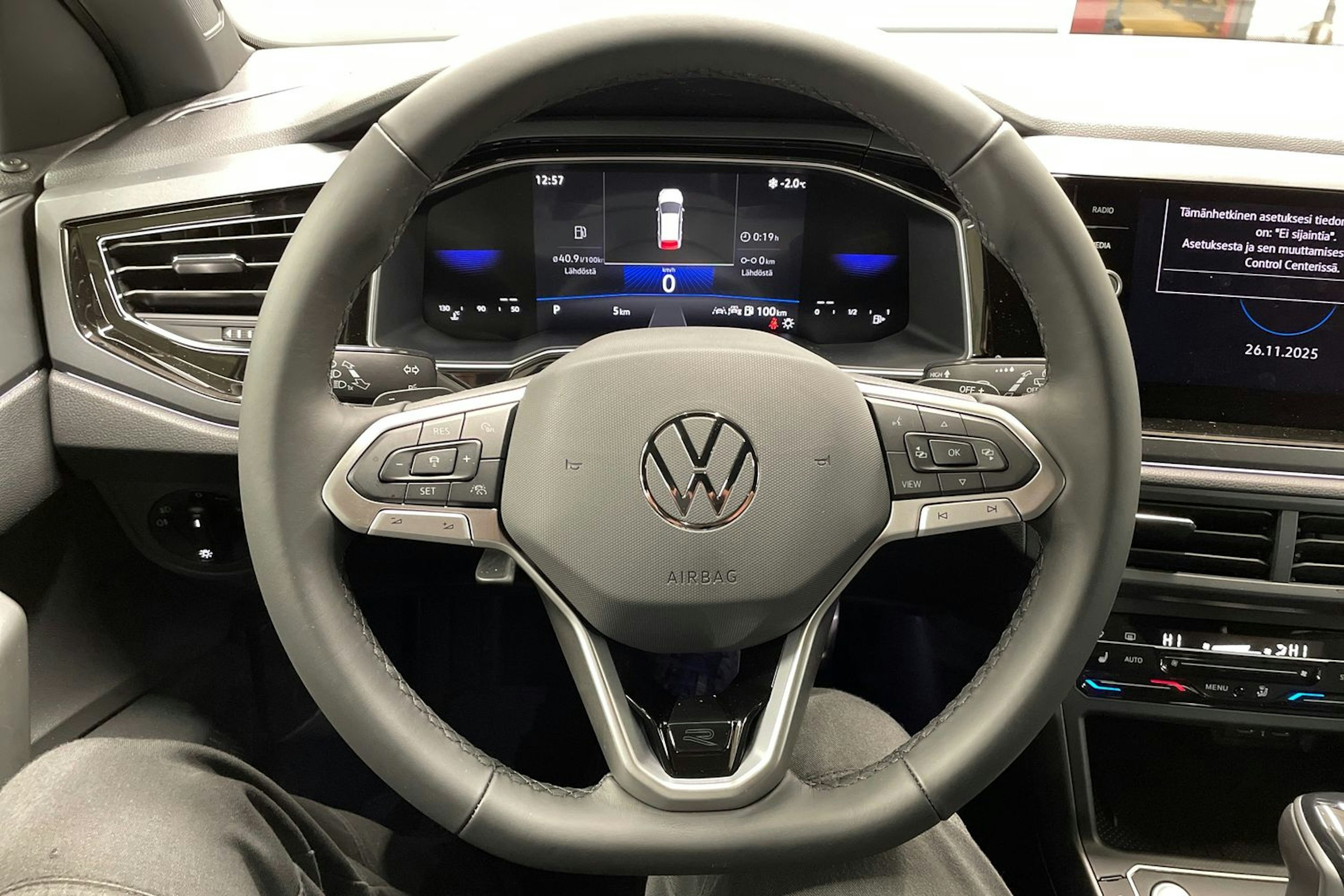 harmaa Volkswagen Taigo 2026 kuva 14.