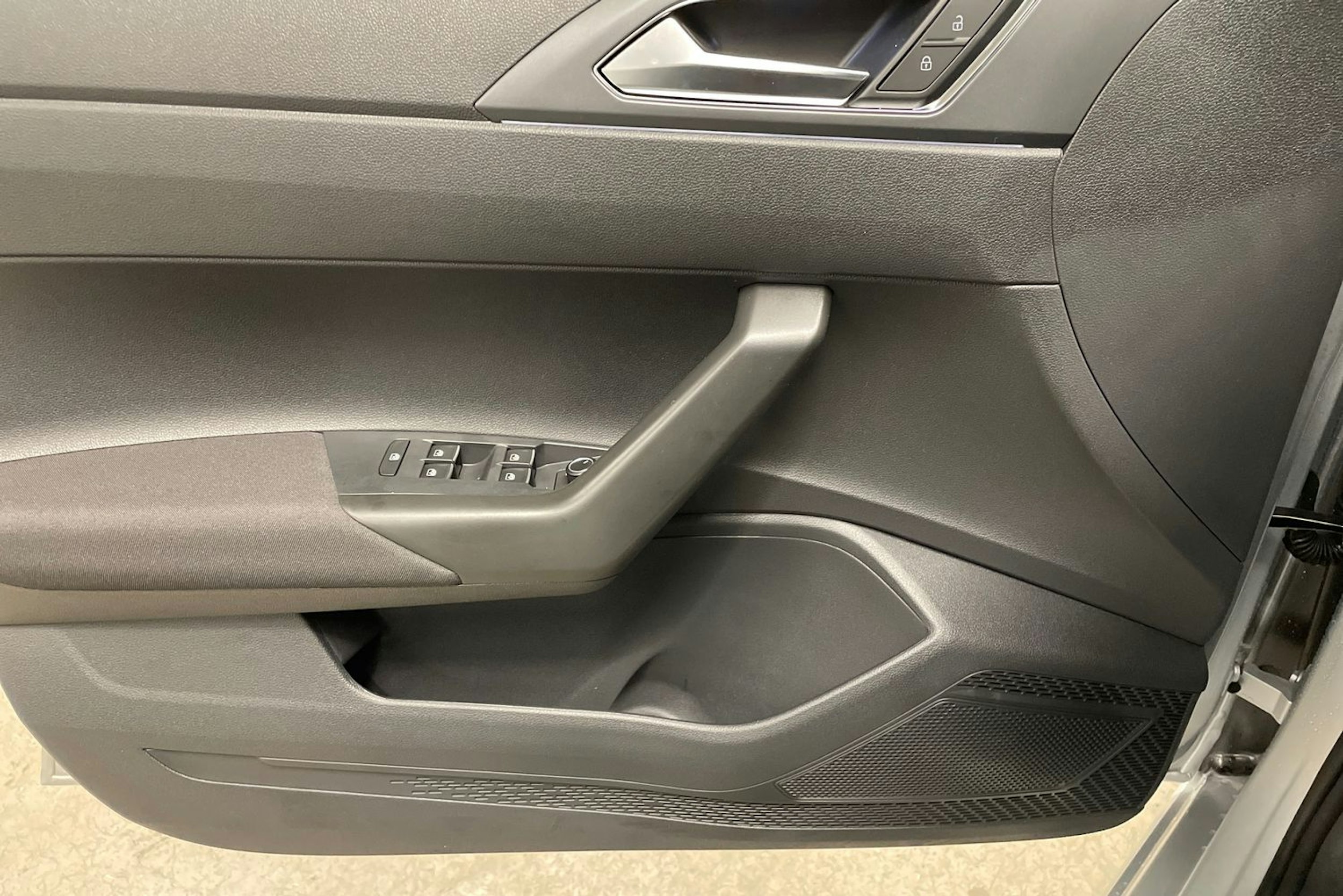 harmaa Volkswagen Taigo 2026 kuva 15.