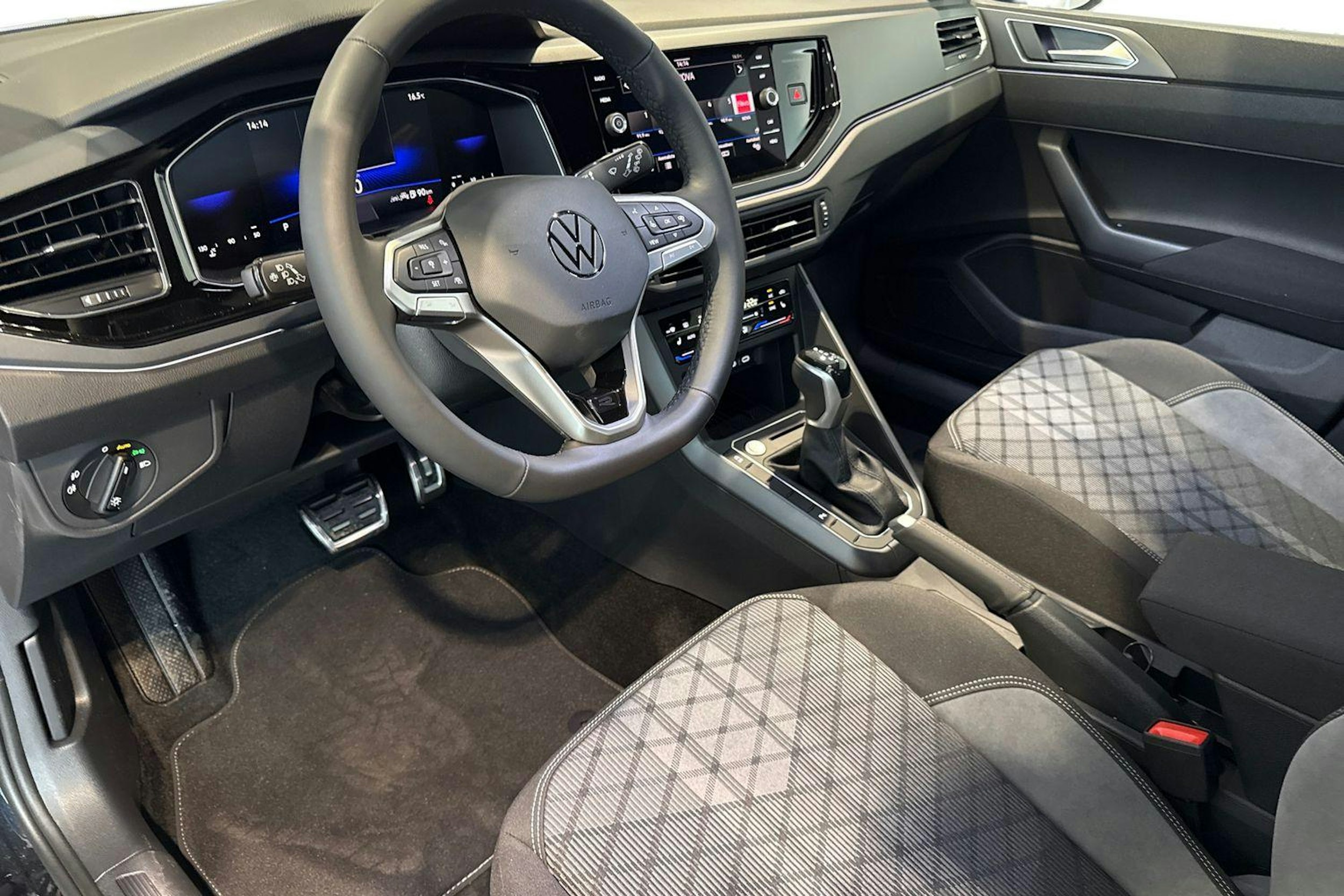 met. musta Volkswagen Taigo 2026 kuva 6.