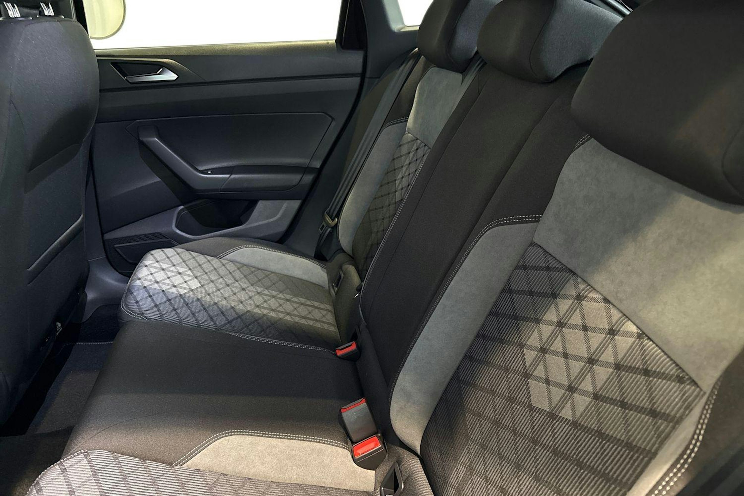 met. musta Volkswagen Taigo 2026 kuva 8.