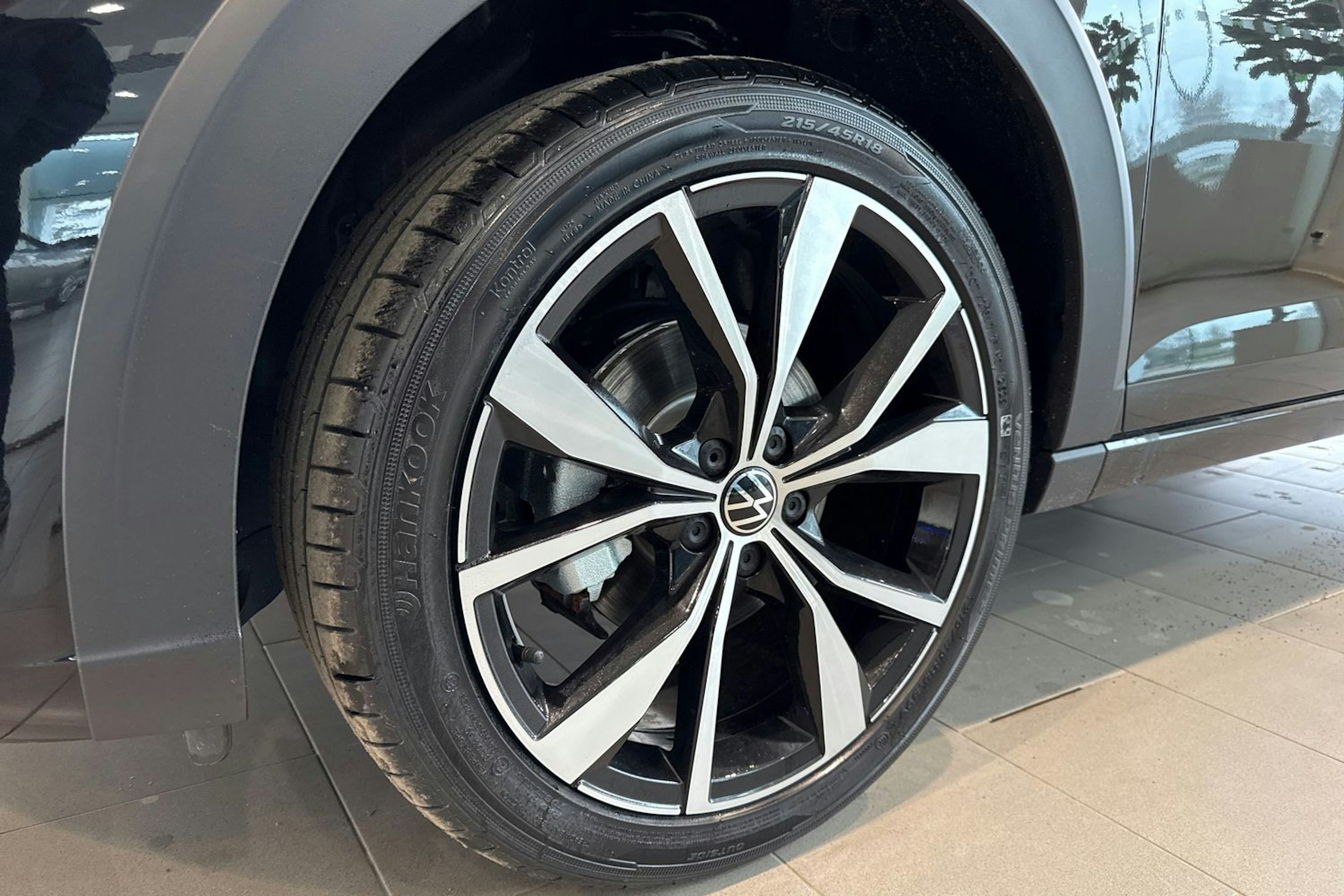 met. musta Volkswagen Taigo 2026 kuva 10.