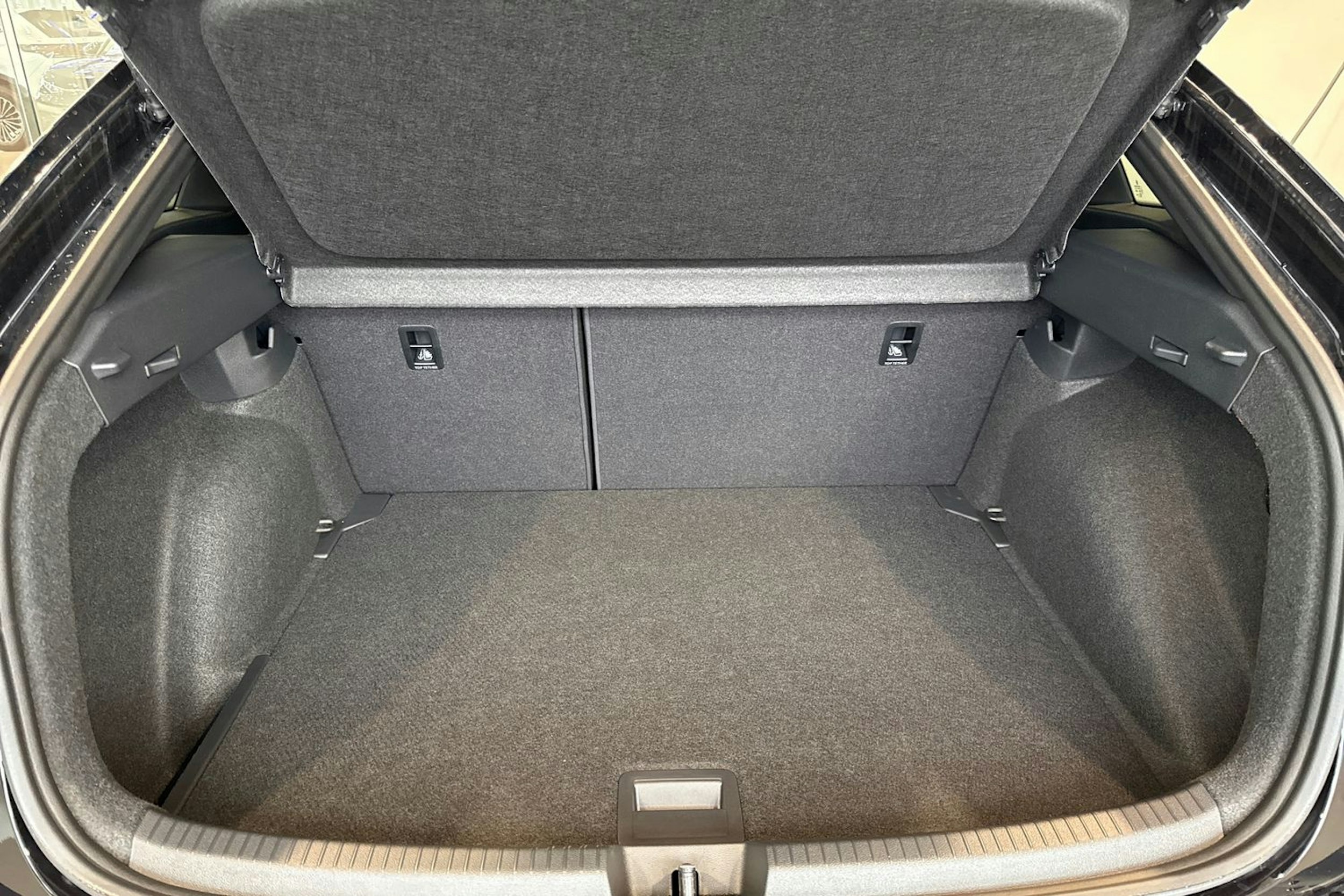 met. musta Volkswagen Taigo 2026 kuva 11.