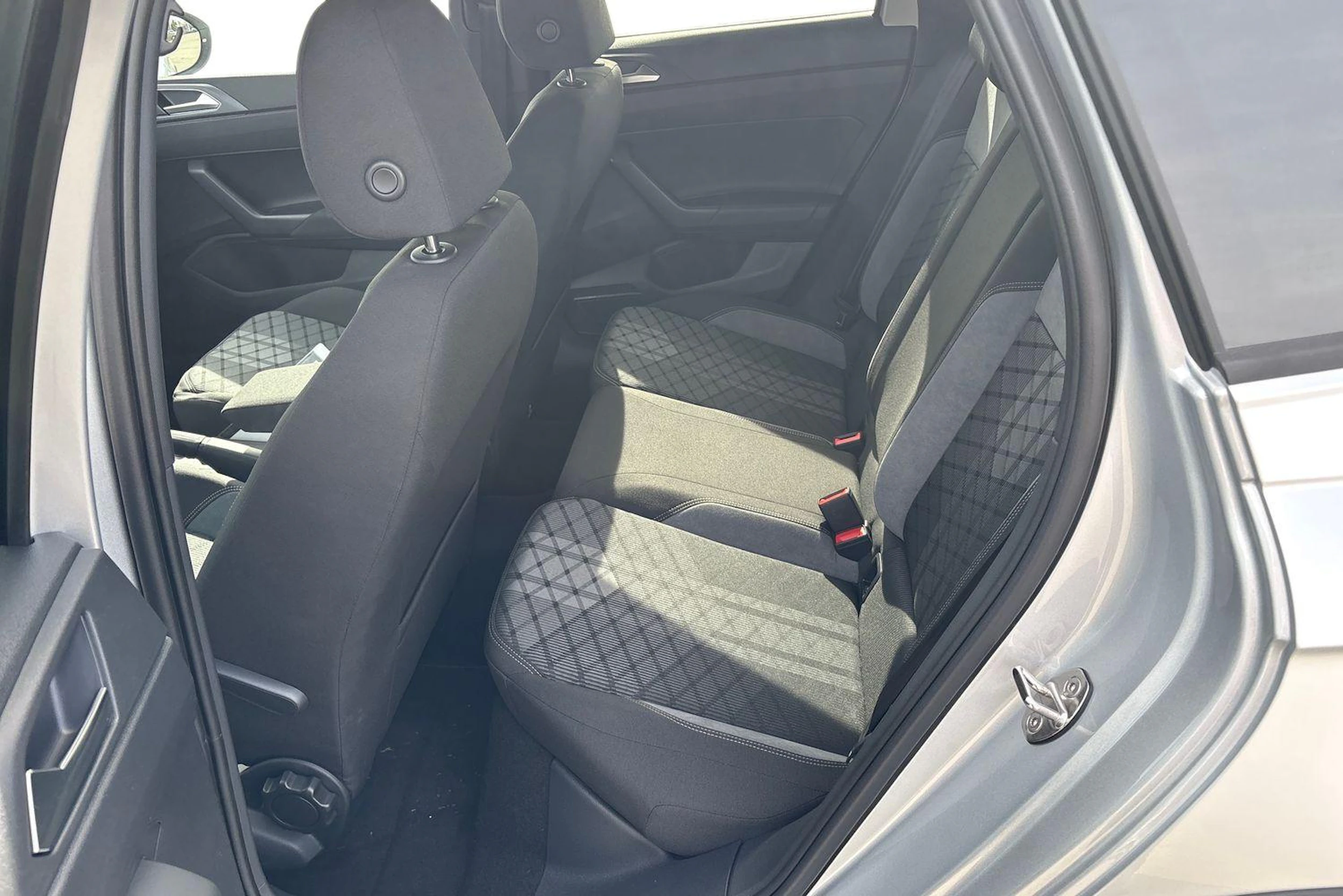 harmaa Volkswagen Taigo 2026 kuva 8.