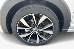 harmaa Volkswagen Taigo 2026 kuva 9.