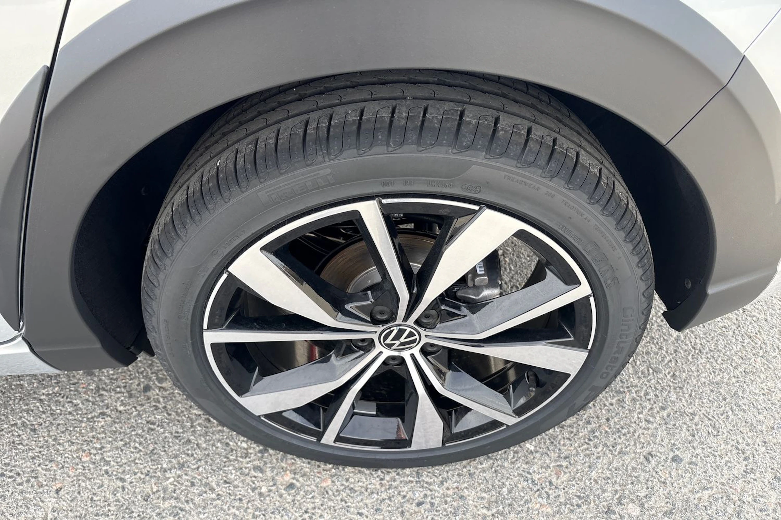harmaa Volkswagen Taigo 2026 kuva 10.