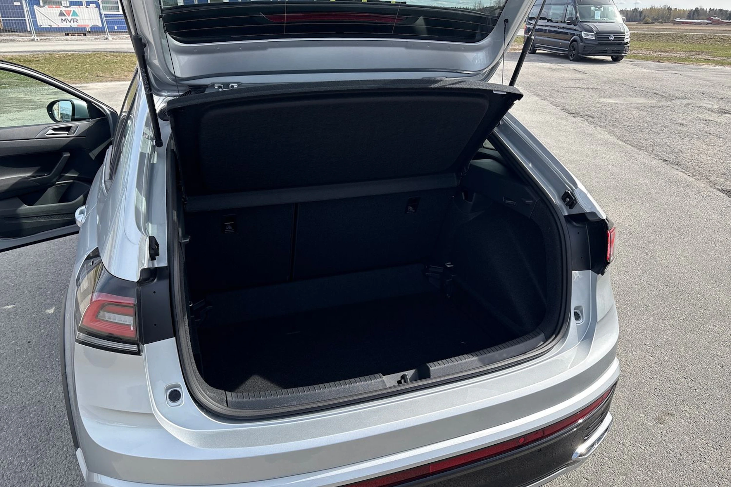 harmaa Volkswagen Taigo 2026 kuva 12.